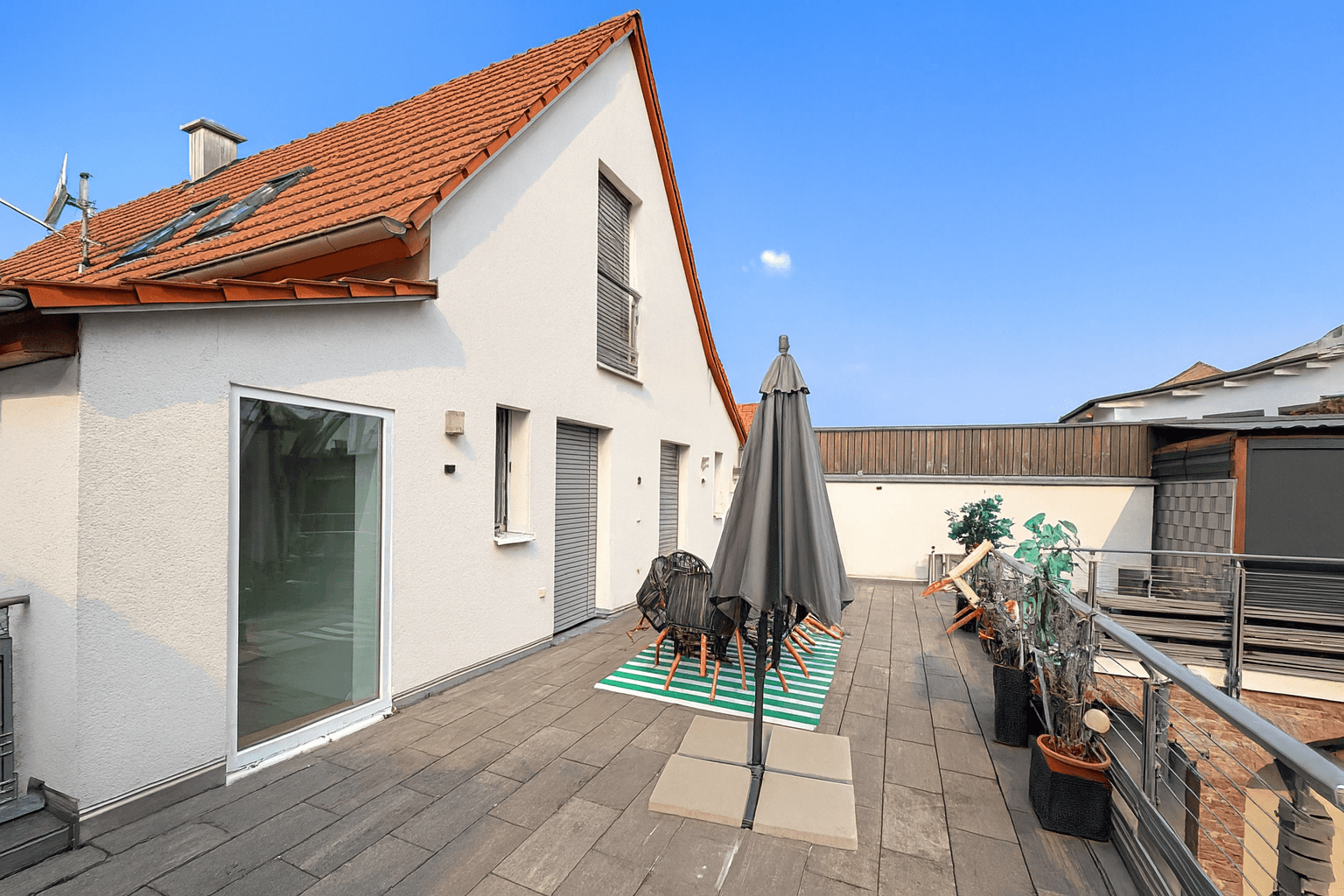 Prenájom bytu 4-izbový 138 m², Schwebheim, Bavorsko Prenájom bytu 4-izbový 138 m², Schwebheim, Bavorsko