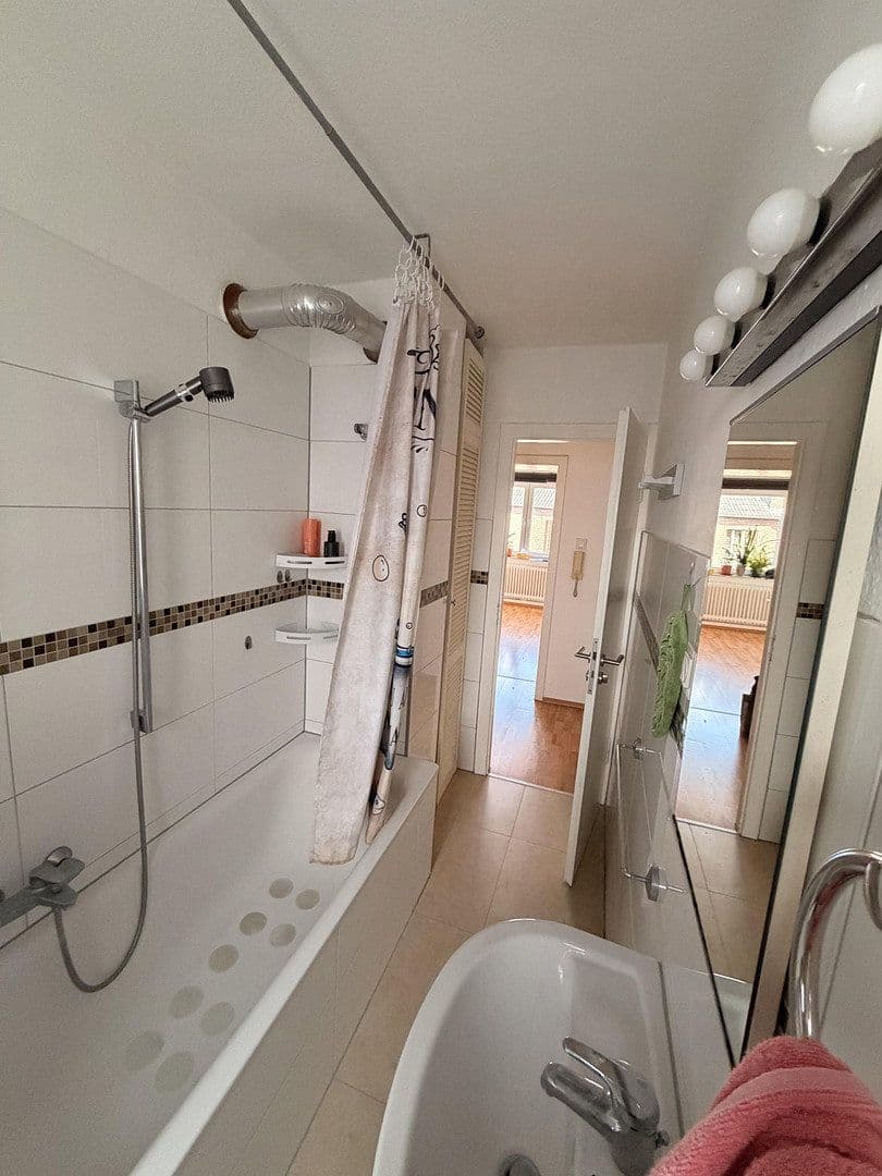 Prenájom bytu 3-izbový 65 m², Bilker Allee 10, Düsseldorf, Severné Porýnie - Westfálsko Prenájom bytu 3-izbový 65 m², Bilker Allee 10, Düsseldorf, Severné Porýnie - Westfálsko