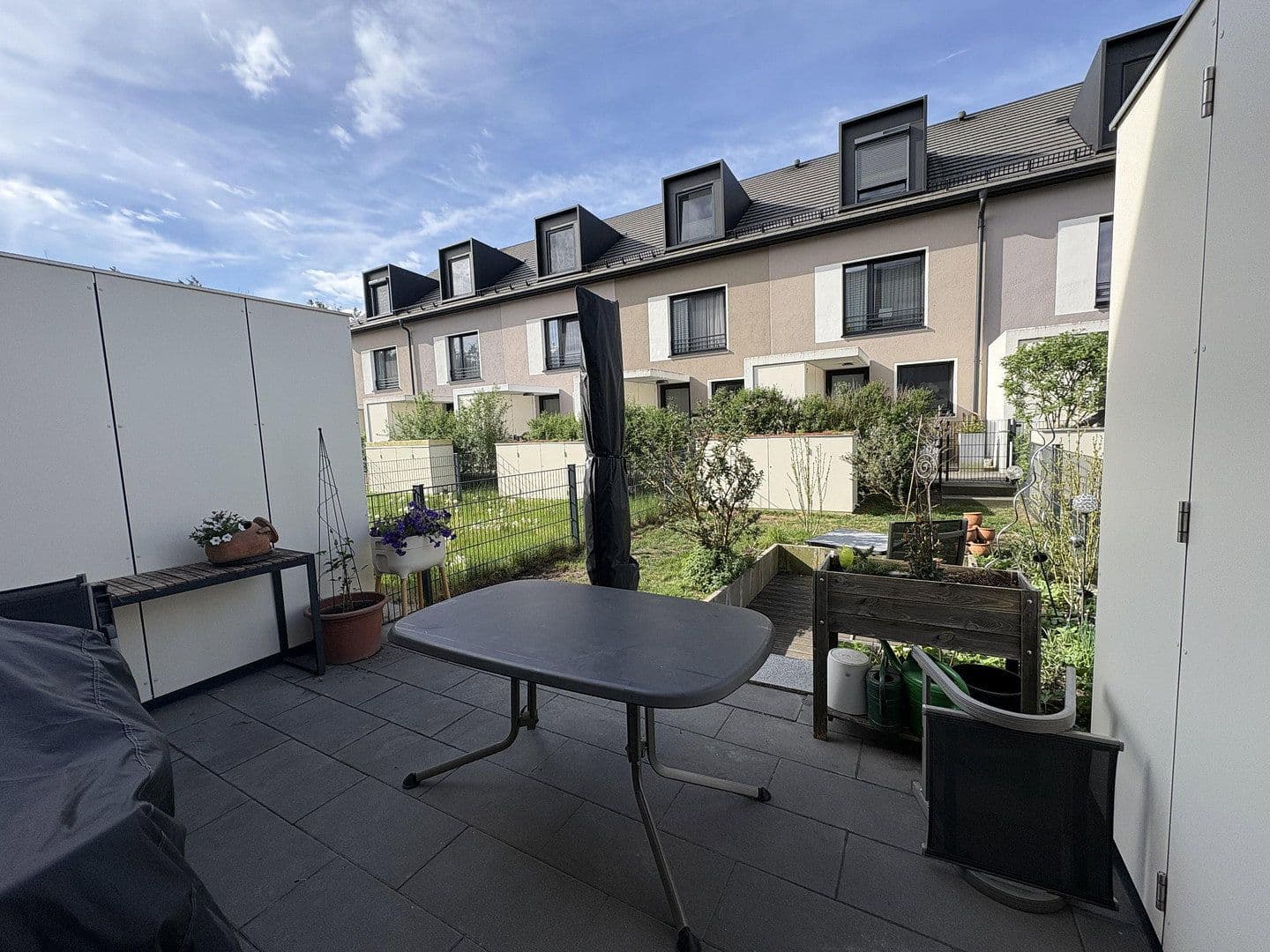 Predaj domu 145 m², pozemek 144 m², Helmut-Schmidt-Ring, Röthenbach an der Pegnitz, Bavorsko Predaj domu 145 m², pozemek 144 m², Helmut-Schmidt-Ring, Röthenbach an der Pegnitz, Bavorsko