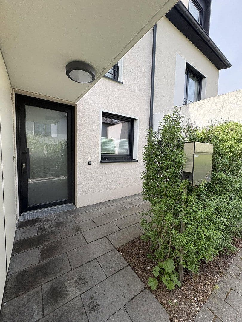 Predaj domu 145 m², pozemek 144 m², Helmut-Schmidt-Ring, Röthenbach an der Pegnitz, Bavorsko Predaj domu 145 m², pozemek 144 m², Helmut-Schmidt-Ring, Röthenbach an der Pegnitz, Bavorsko