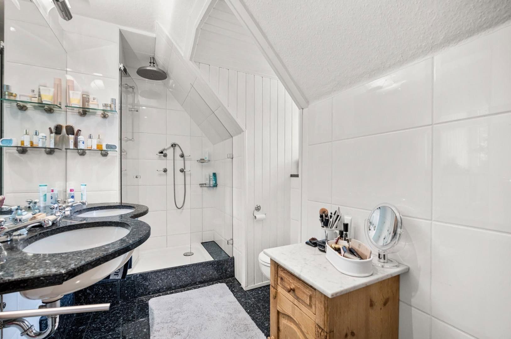 Predaj domu 170 m², pozemek 984 m², Hannover, Dolné Sasko Predaj domu 170 m², pozemek 984 m², Hannover, Dolné Sasko