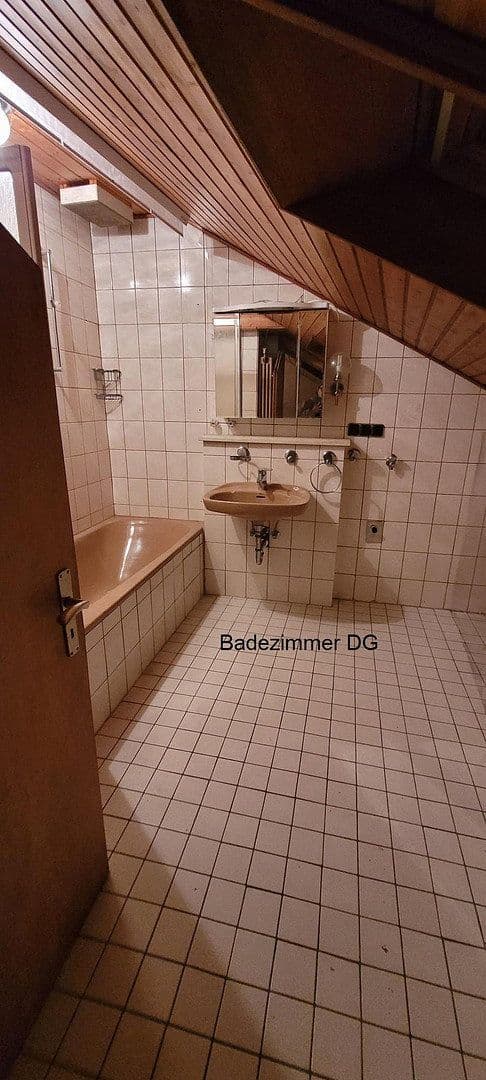 Predaj domu 230 m², pozemek 140 m², Eibelstadt, Bavorsko Predaj domu 230 m², pozemek 140 m², Eibelstadt, Bavorsko