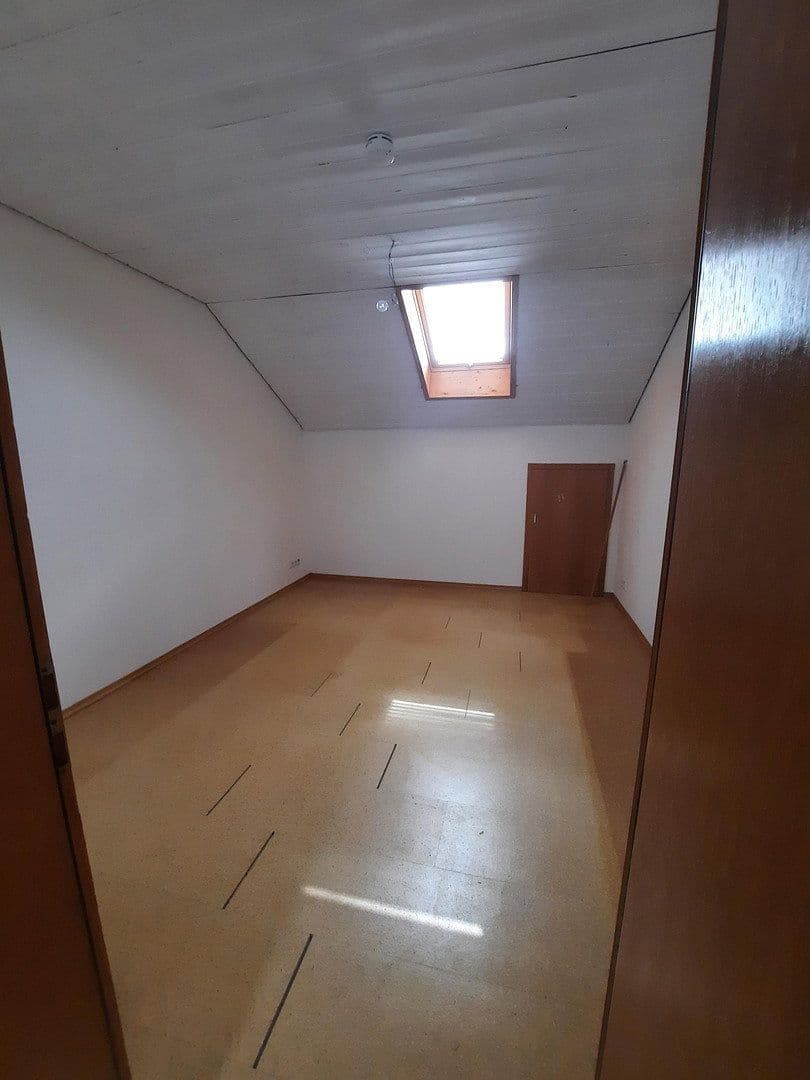Predaj bytu 3-izbový 84 m², Finkensteiner Str. 4, Traunreut, Bavorsko Predaj bytu 3-izbový 84 m², Finkensteiner Str. 4, Traunreut, Bavorsko