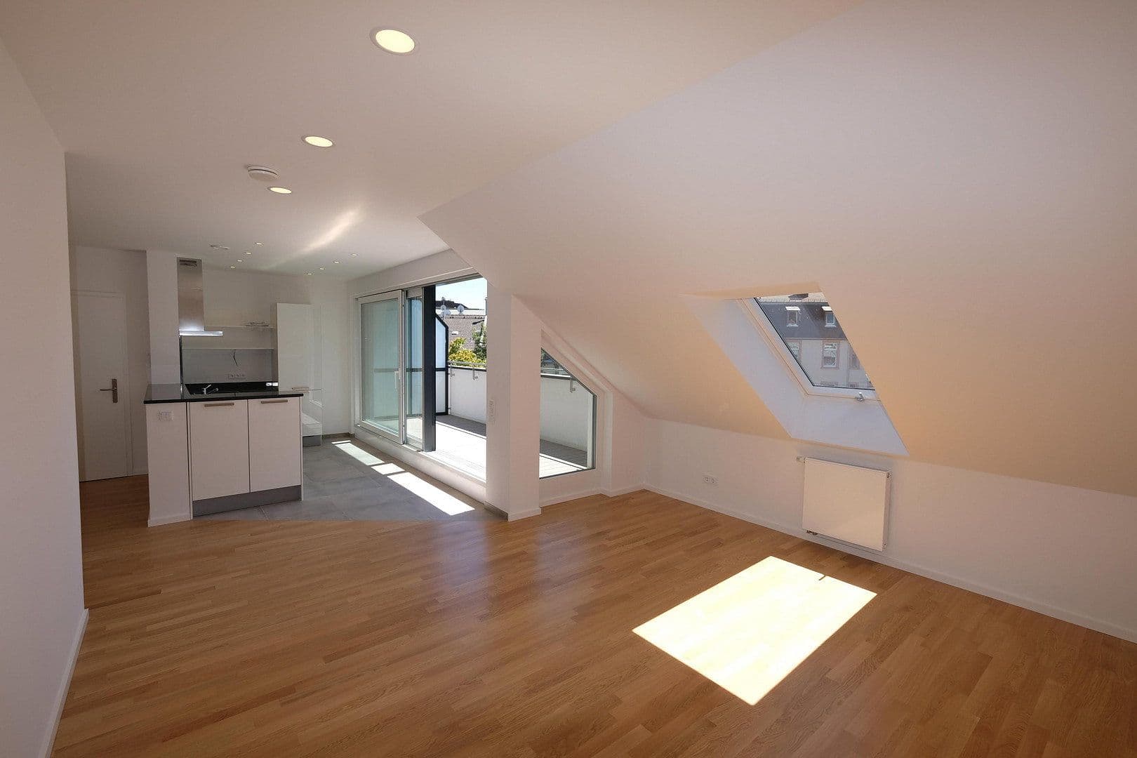 Prenájom bytu 2-izbový 65 m², Seilerstraße 7, Frankfurt am Main, Hesensko Prenájom bytu 2-izbový 65 m², Seilerstraße 7, Frankfurt am Main, Hesensko