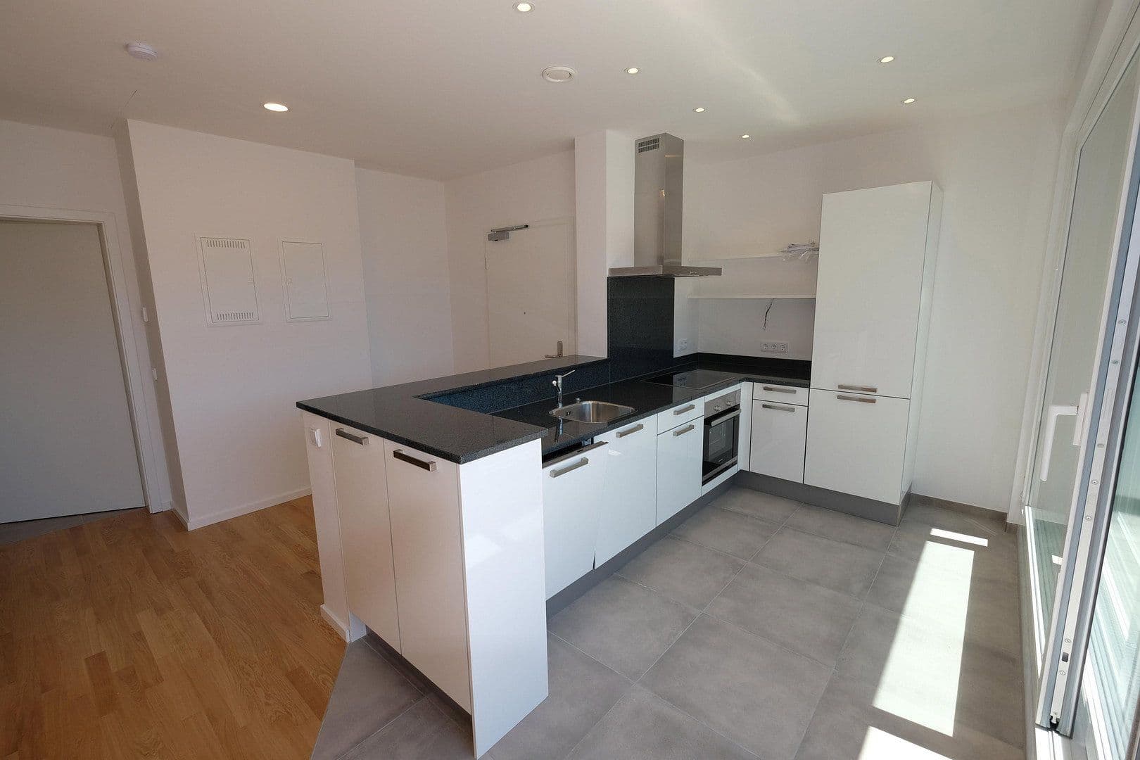Prenájom bytu 2-izbový 65 m², Seilerstraße 7, Frankfurt am Main, Hesensko Prenájom bytu 2-izbový 65 m², Seilerstraße 7, Frankfurt am Main, Hesensko