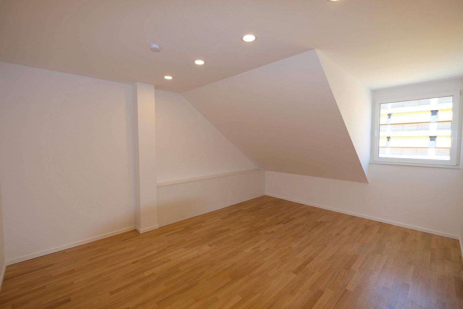 Prenájom bytu 2-izbový 65 m², Seilerstraße 7, Frankfurt am Main, Hesensko Prenájom bytu 2-izbový 65 m², Seilerstraße 7, Frankfurt am Main, Hesensko