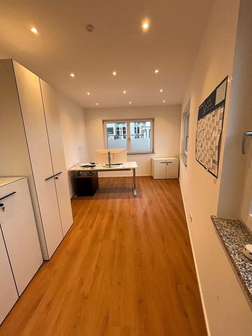 Prenájom kancelárie 35 m², Hermann-Oberth-Straße 23, Putzbrunn, Bavorsko Prenájom kancelárie 35 m², Hermann-Oberth-Straße 23, Putzbrunn, Bavorsko