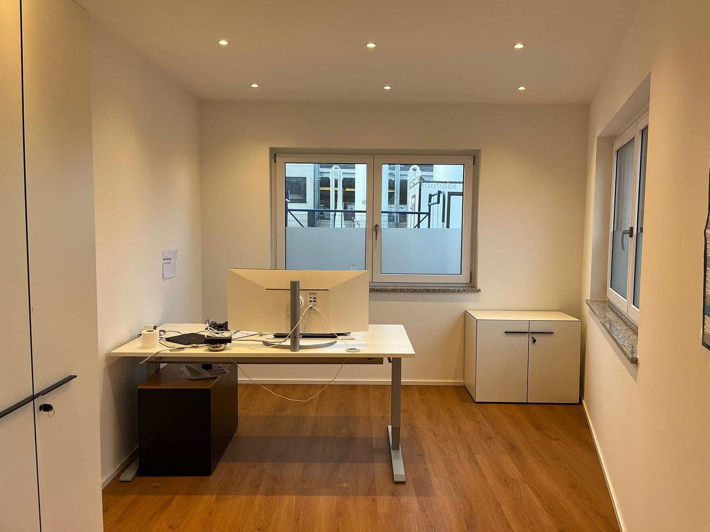 Prenájom kancelárie 35 m², Hermann-Oberth-Straße 23, Putzbrunn, Bavorsko Prenájom kancelárie 35 m², Hermann-Oberth-Straße 23, Putzbrunn, Bavorsko