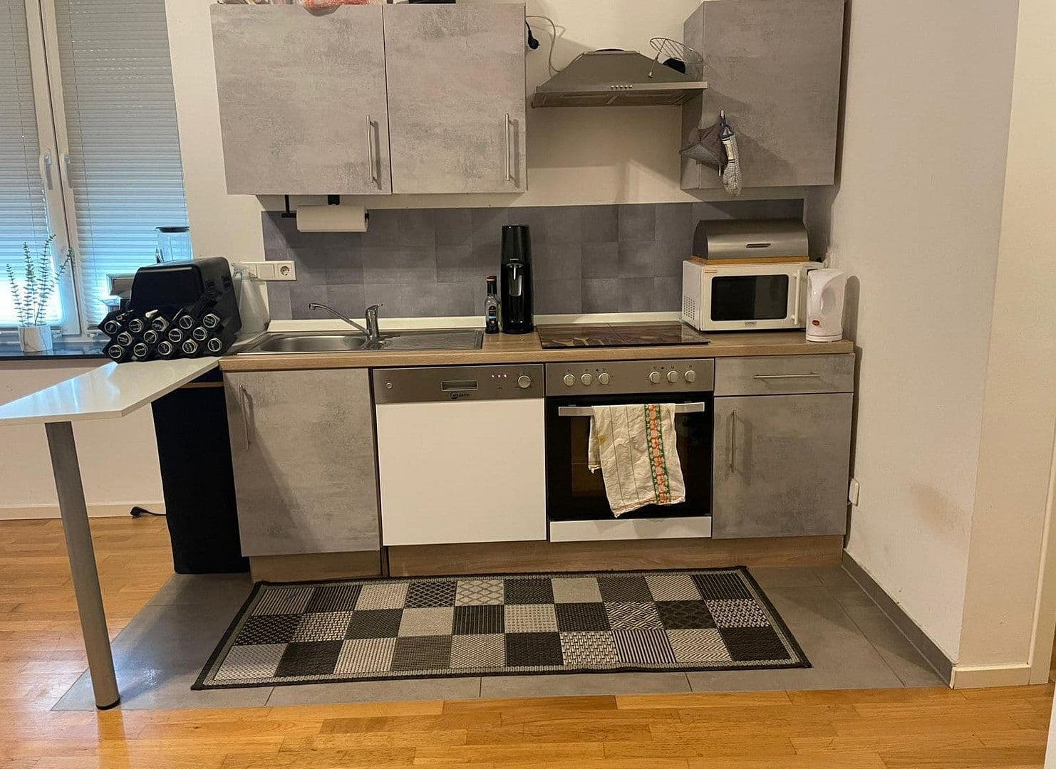 Prenájom bytu 2-izbový 39 m², Neusser Straße 263, Mönchengladbach, Severné Porýnie - Westfálsko Prenájom bytu 2-izbový 39 m², Neusser Straße 263, Mönchengladbach, Severné Porýnie - Westfálsko