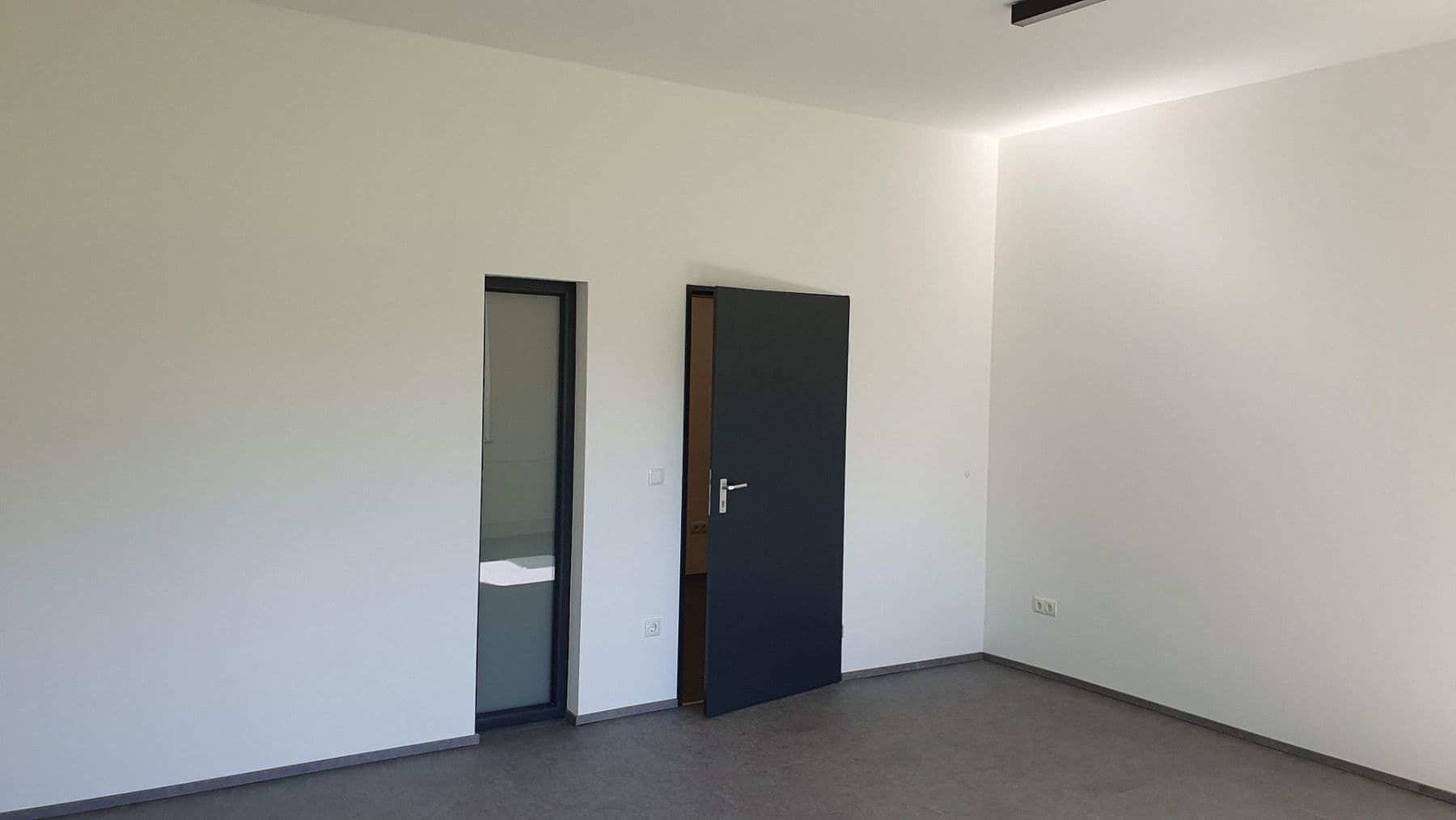 Prenájom kancelárie 2.000 m², Nagold, Bádensko-Wurttembersko Prenájom kancelárie 2.000 m², Nagold, Bádensko-Wurttembersko