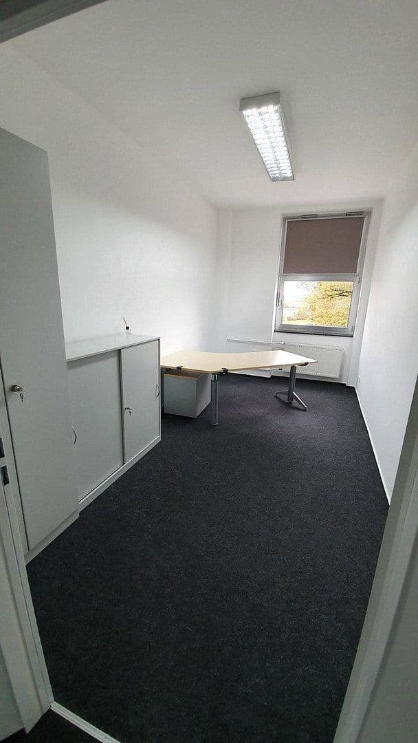 Prenájom kancelárie 2.000 m², Nagold, Bádensko-Wurttembersko Prenájom kancelárie 2.000 m², Nagold, Bádensko-Wurttembersko