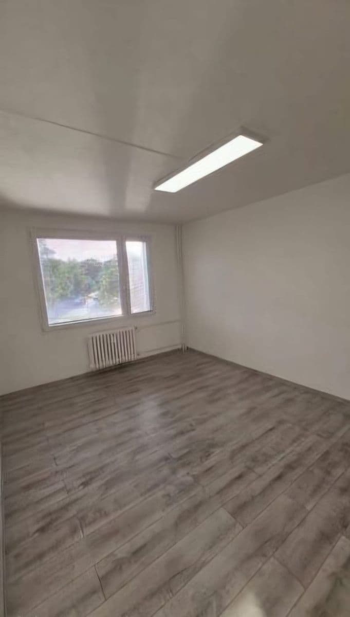 Prenájom bytu 2-izbový 56 m², náměstí 17. listopadu, Přelouč, Pardubický kraj Prenájom bytu 2-izbový 56 m², náměstí 17. listopadu, Přelouč, Pardubický kraj