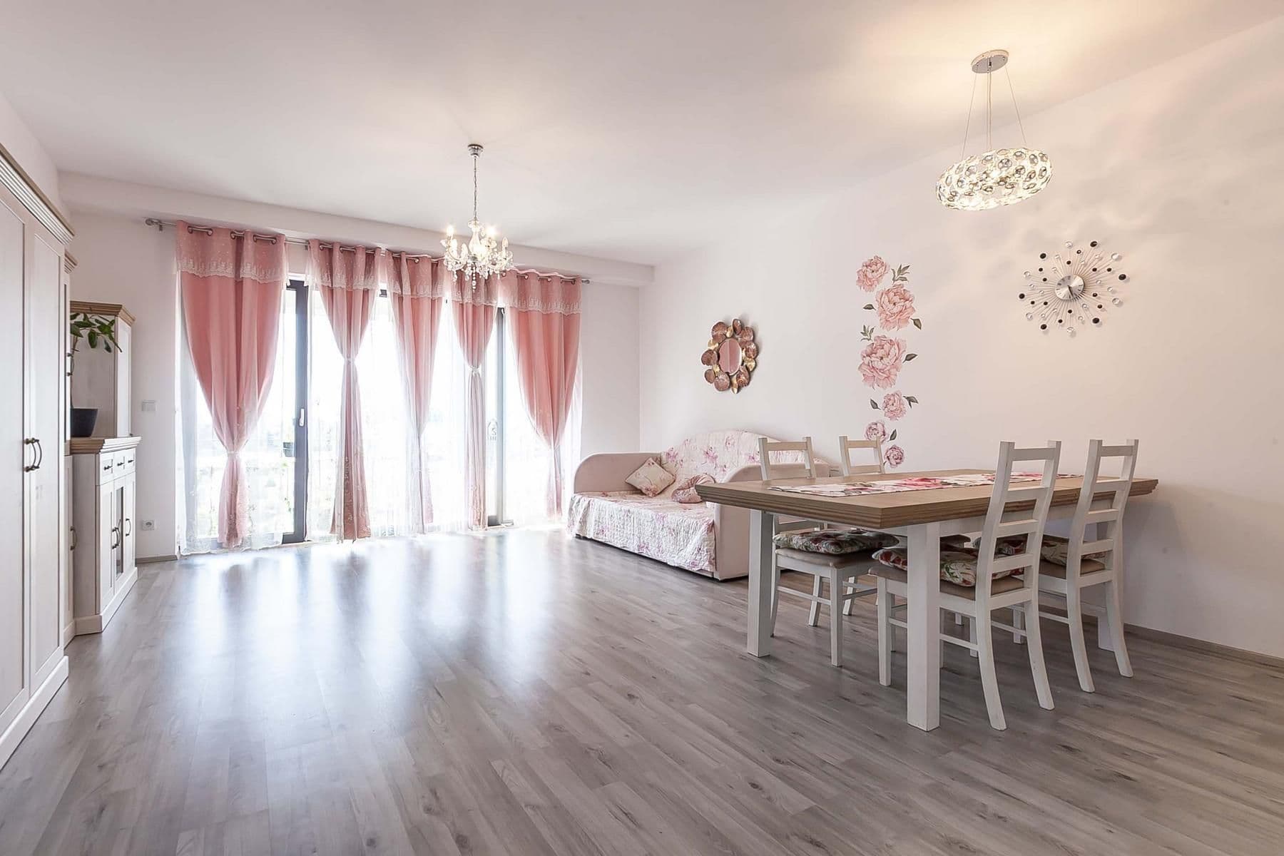 Predaj bytu 2-izbový 77 m², Plzeň, Plzeňský kraj Predaj bytu 2-izbový 77 m², Plzeň, Plzeňský kraj