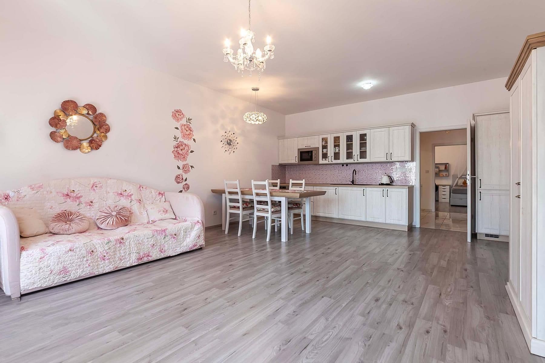 Predaj bytu 2-izbový 77 m², Plzeň, Plzeňský kraj Predaj bytu 2-izbový 77 m², Plzeň, Plzeňský kraj