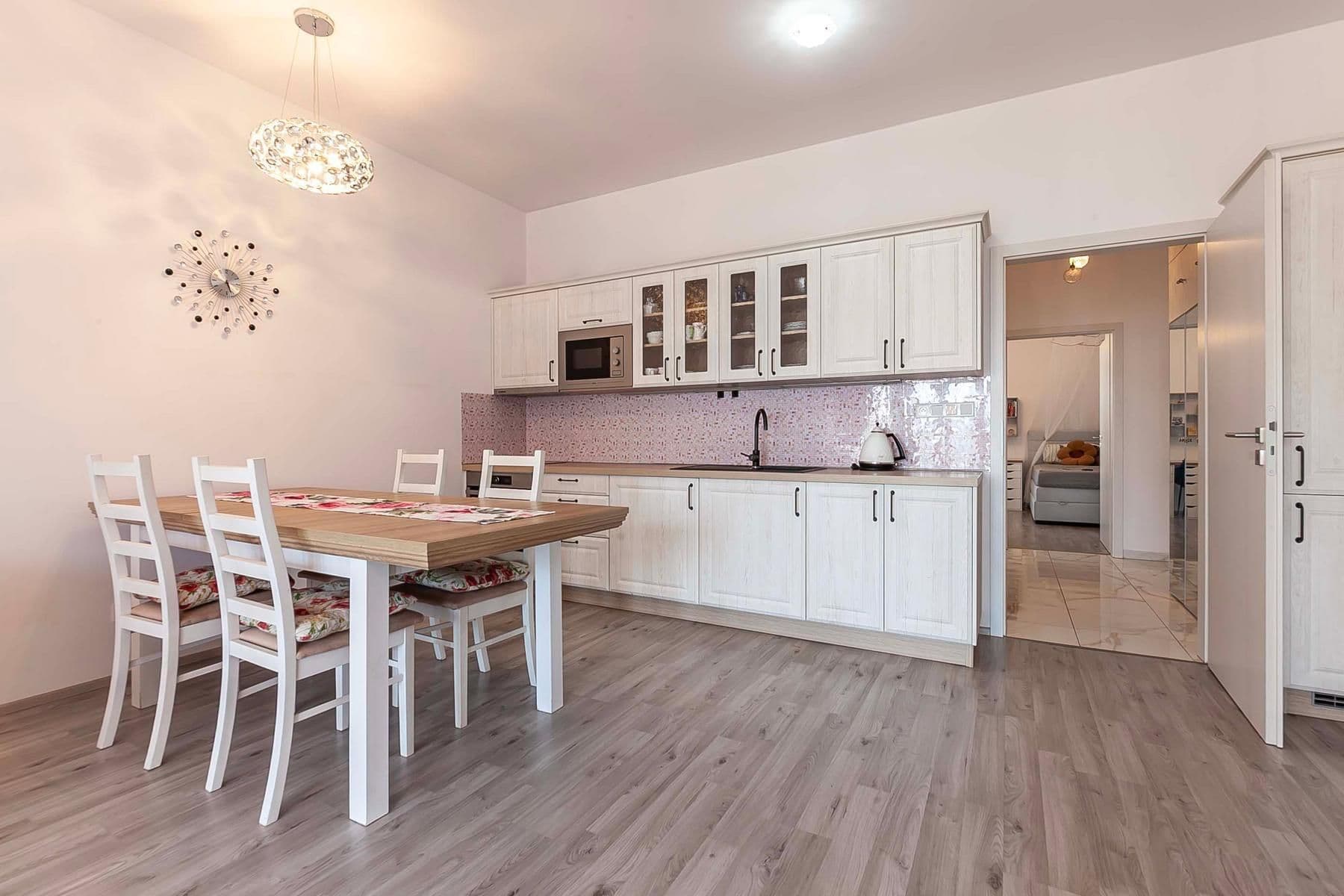Predaj bytu 2-izbový 77 m², Plzeň, Plzeňský kraj Predaj bytu 2-izbový 77 m², Plzeň, Plzeňský kraj
