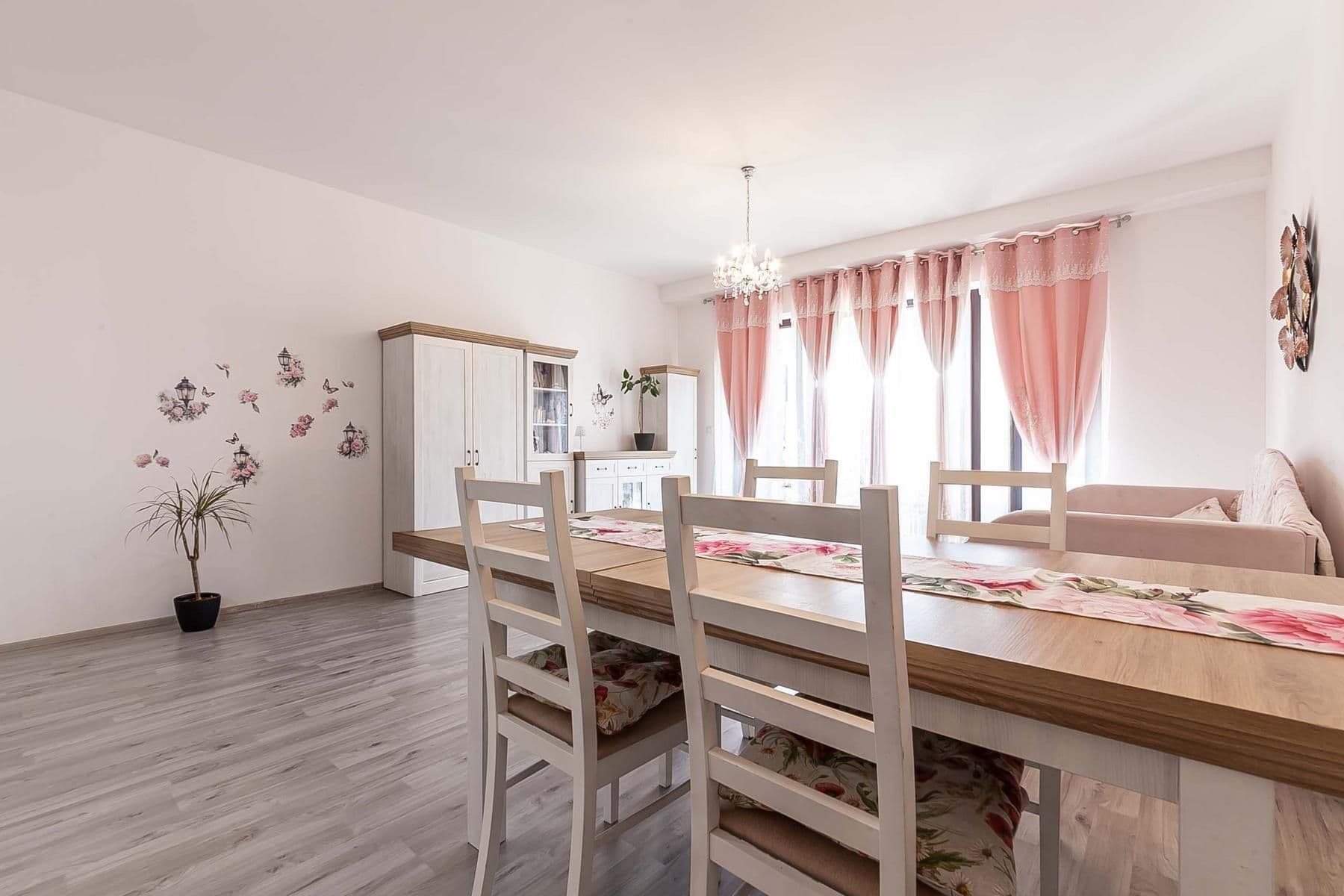 Predaj bytu 2-izbový 77 m², Plzeň, Plzeňský kraj Predaj bytu 2-izbový 77 m², Plzeň, Plzeňský kraj