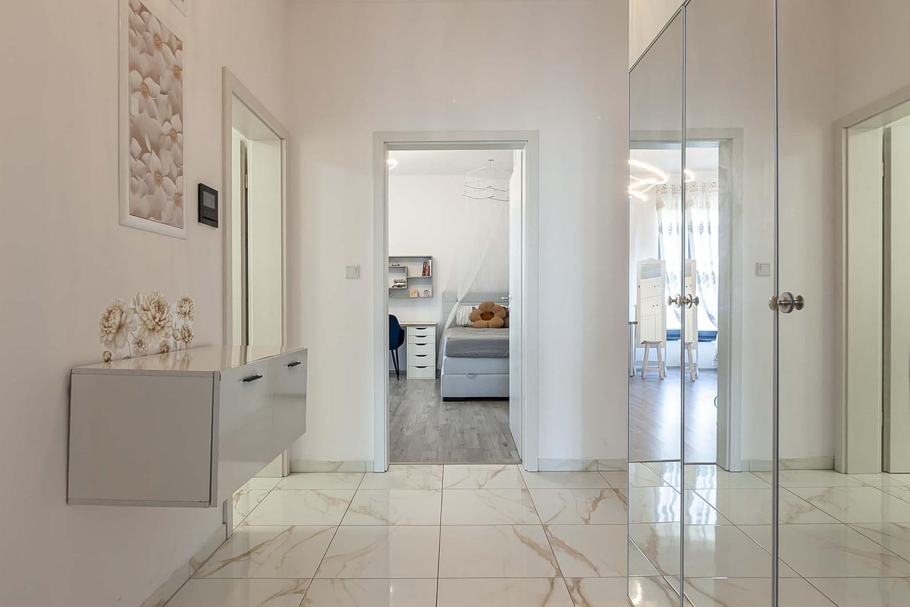 Predaj bytu 2-izbový 77 m², Plzeň, Plzeňský kraj Predaj bytu 2-izbový 77 m², Plzeň, Plzeňský kraj
