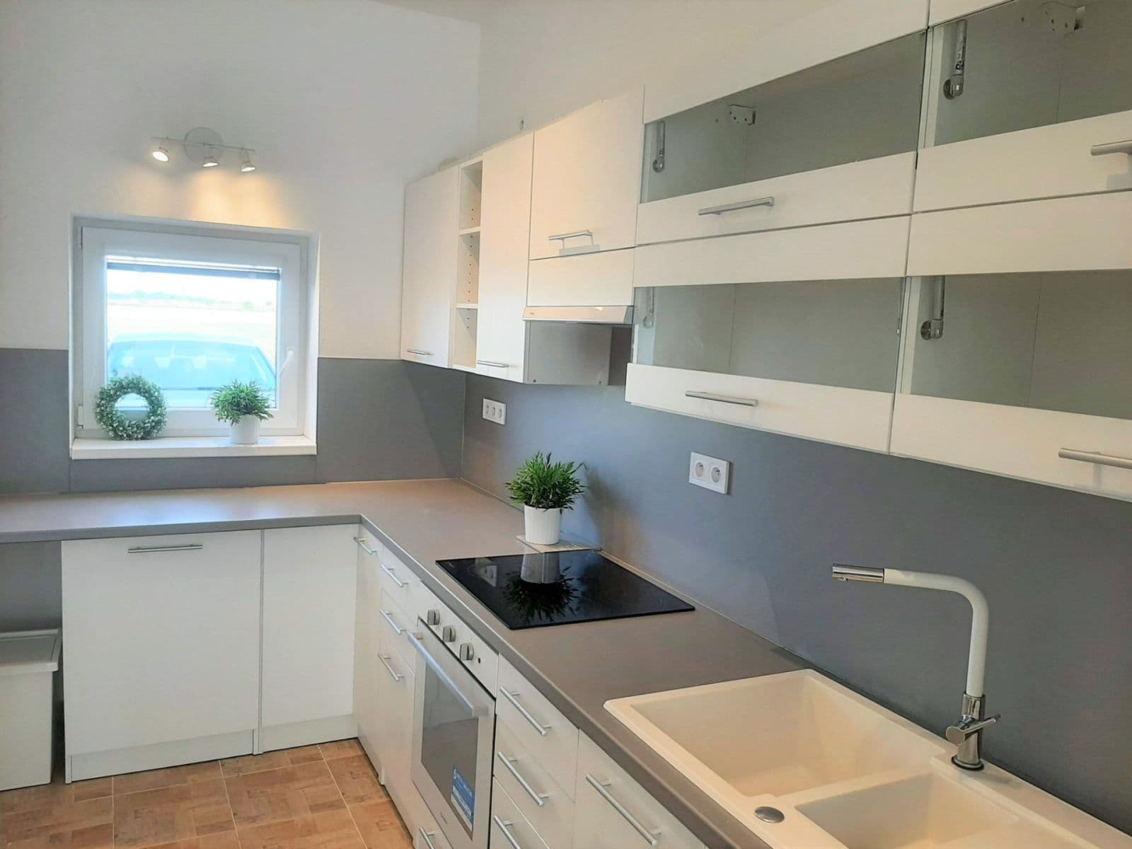 Predaj bytu 4-izbový 80 m², Smutného, Znojmo, Jihomoravský kraj Predaj bytu 4-izbový 80 m², Smutného, Znojmo, Jihomoravský kraj