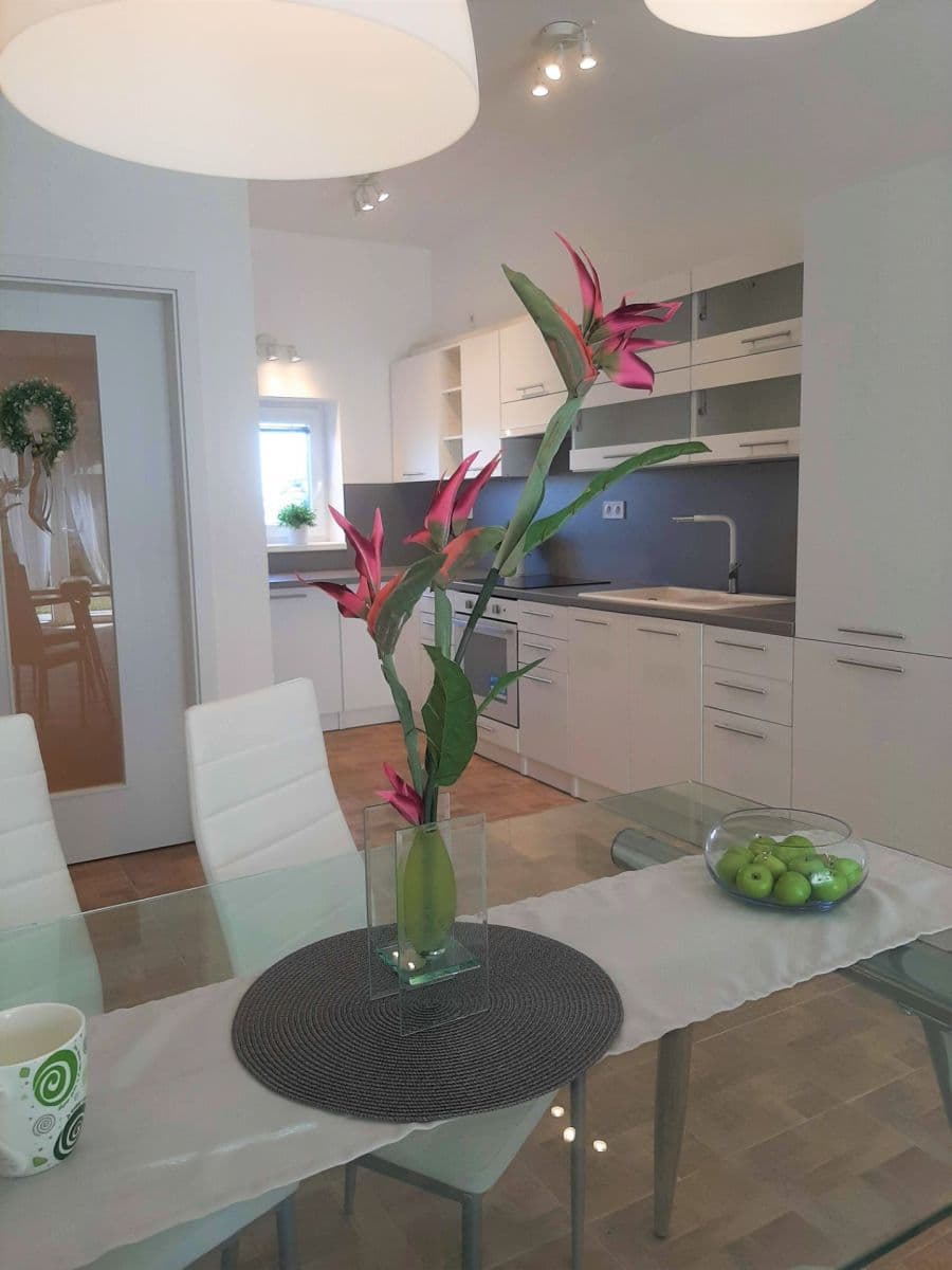 Predaj bytu 4-izbový 80 m², Smutného, Znojmo, Jihomoravský kraj Predaj bytu 4-izbový 80 m², Smutného, Znojmo, Jihomoravský kraj
