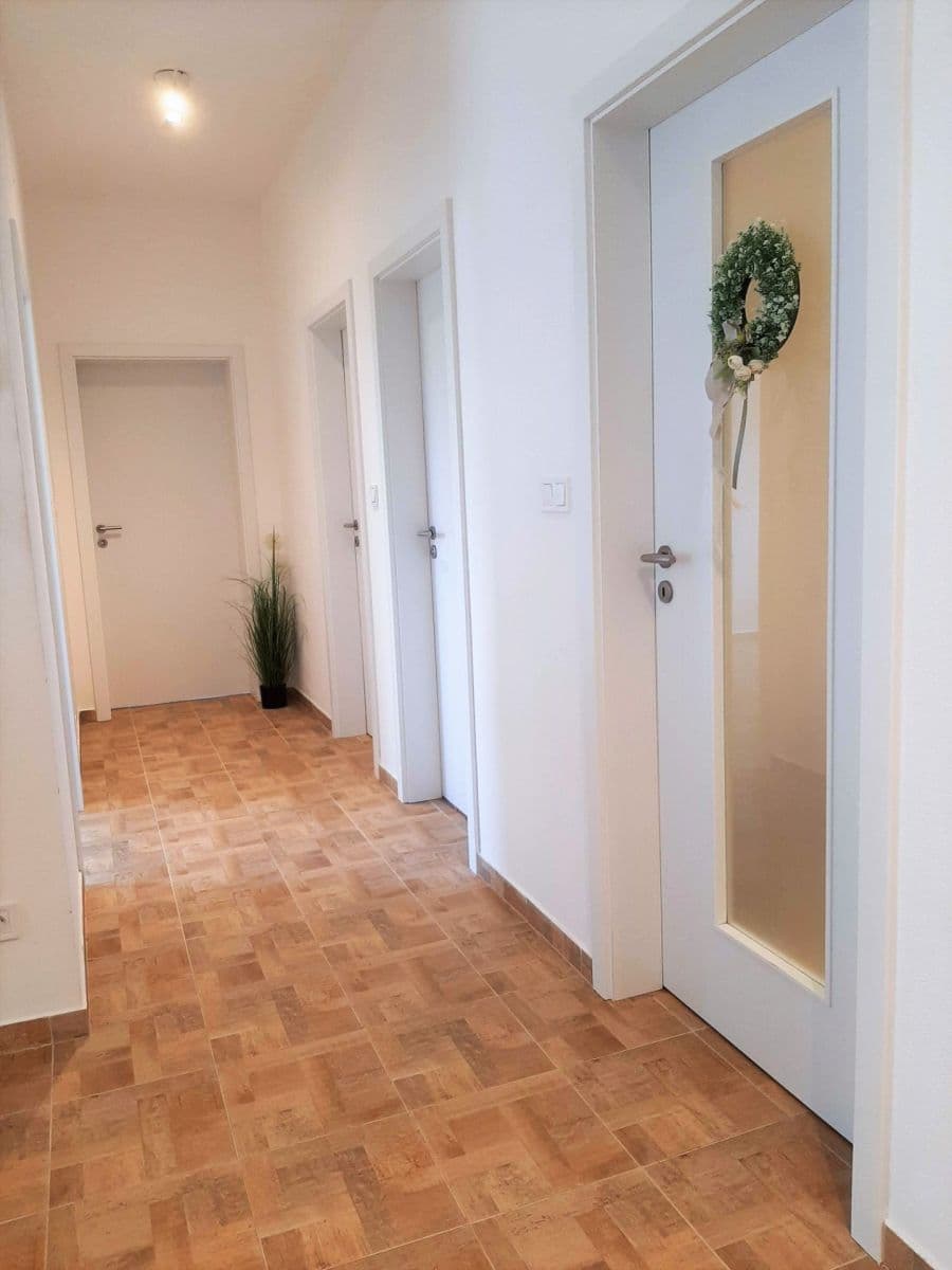 Predaj bytu 4-izbový 80 m², Smutného, Znojmo, Jihomoravský kraj Predaj bytu 4-izbový 80 m², Smutného, Znojmo, Jihomoravský kraj