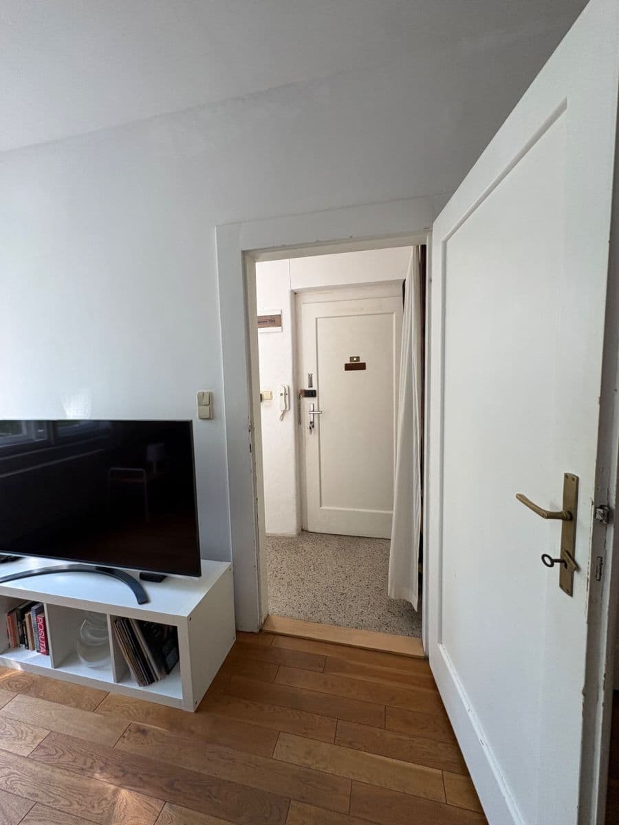 Prenájom bytu 2-izbový 38 m², U Kněžské louky, Praha, Praha Prenájom bytu 2-izbový 38 m², U Kněžské louky, Praha, Praha
