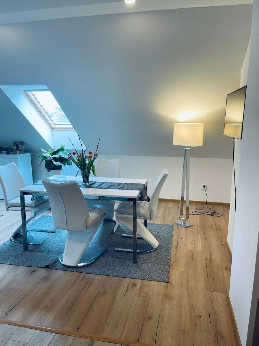 Prenájom bytu 2-izbový 60 m², Ouvalova, Slaný, Středočeský kraj Prenájom bytu 2-izbový 60 m², Ouvalova, Slaný, Středočeský kraj