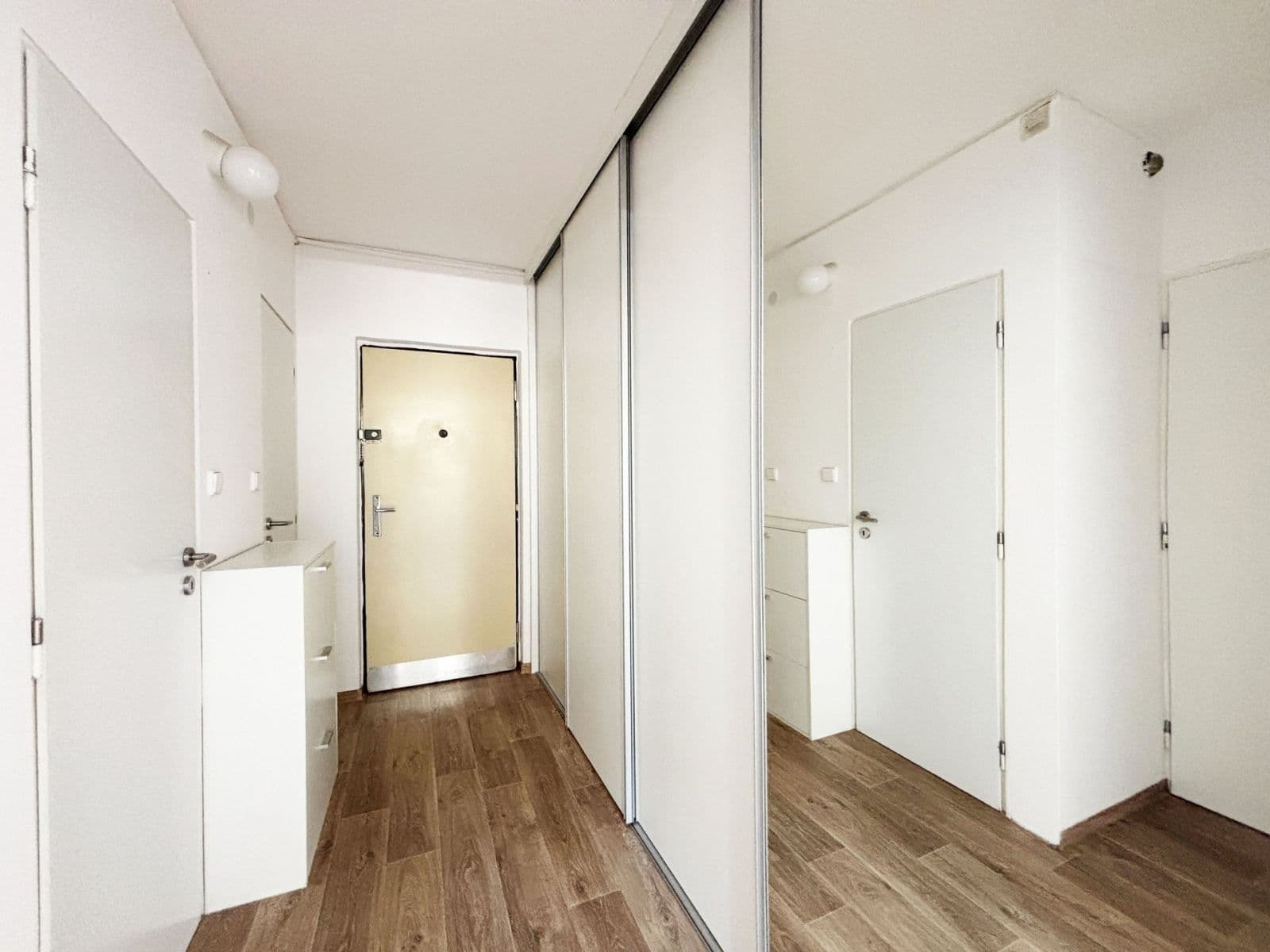 Prenájom bytu 2-izbový 40 m², Tisovecká, Kolín, Středočeský kraj Prenájom bytu 2-izbový 40 m², Tisovecká, Kolín, Středočeský kraj