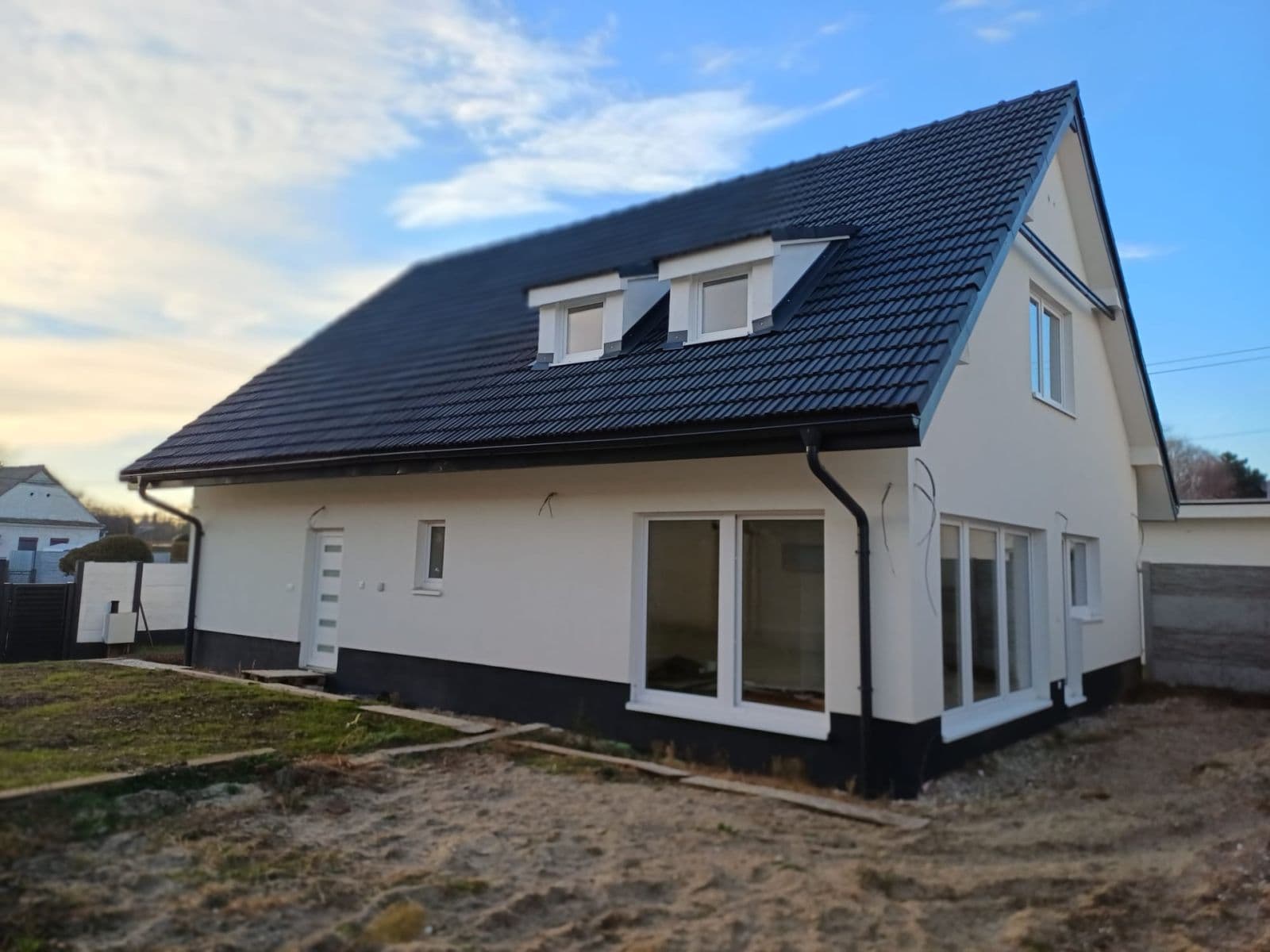 Predaj domu 174 m², pozemok 350 m², Šoporňa, Trnavský kraj Predaj domu 174 m², pozemok 350 m², Šoporňa, Trnavský kraj