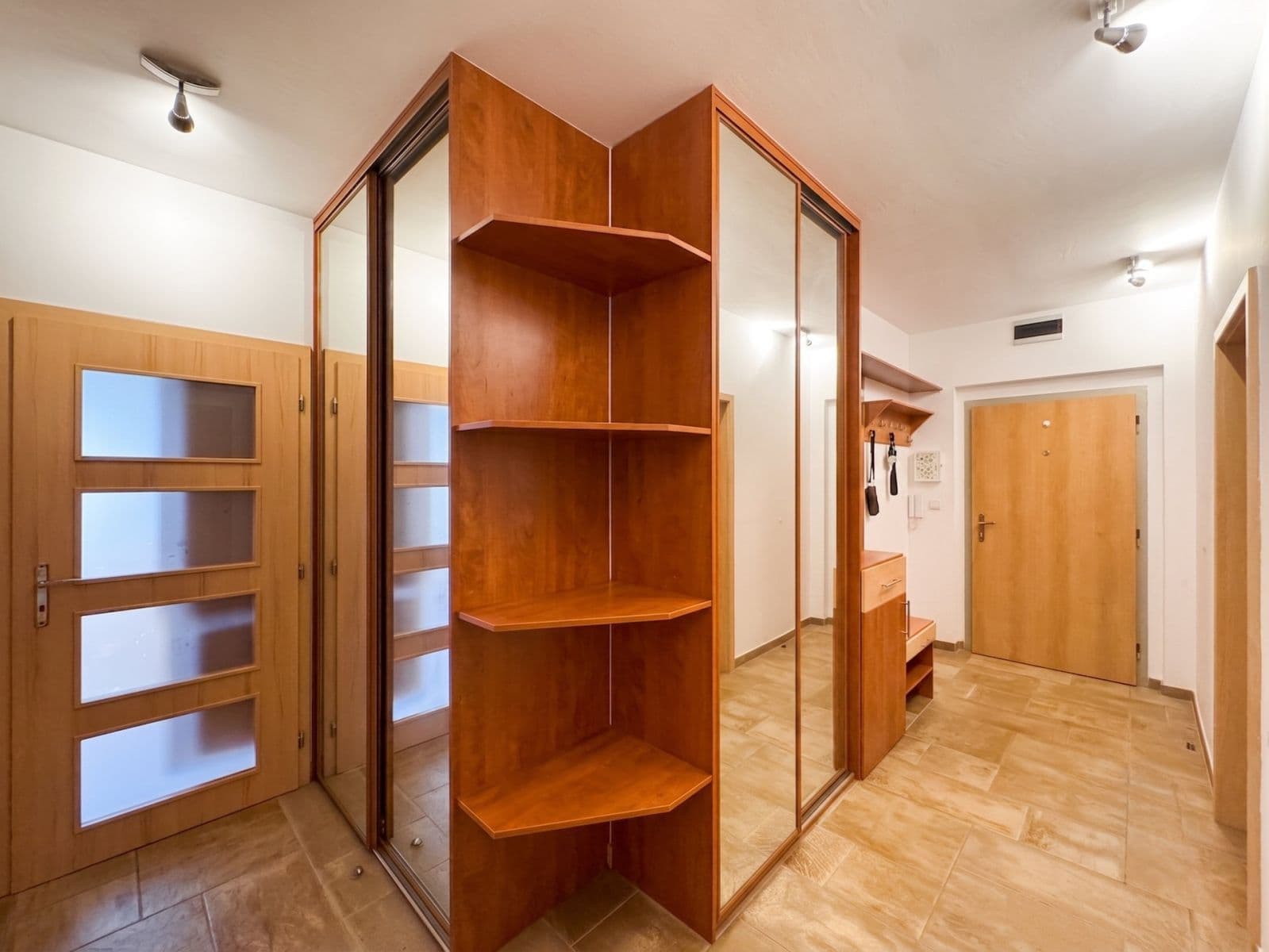 Prenájom bytu 3-izbový 69 m², Nad Paloučkem, Beroun, Středočeský kraj Prenájom bytu 3-izbový 69 m², Nad Paloučkem, Beroun, Středočeský kraj