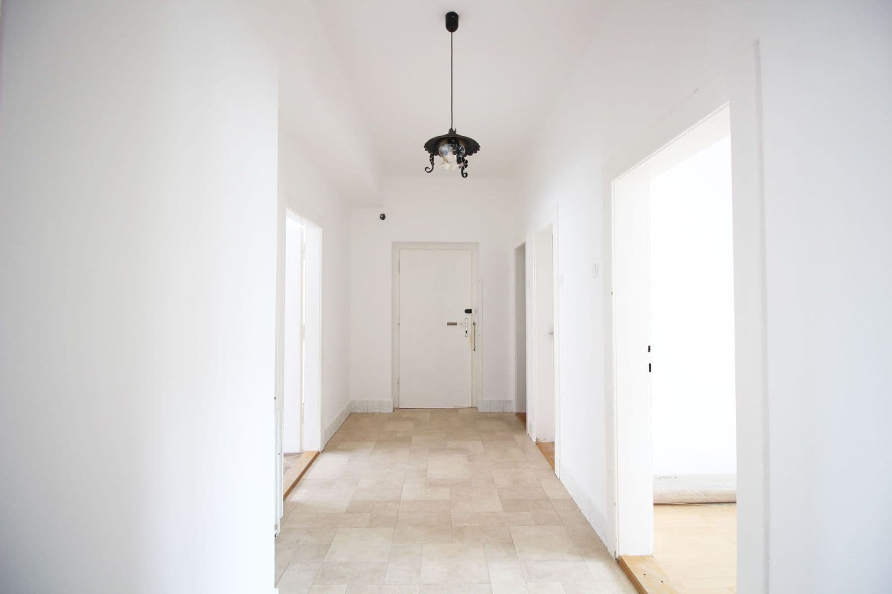 Prenájom bytu 4-izbový 90 m², Barrandova, Kladno, Středočeský kraj Prenájom bytu 4-izbový 90 m², Barrandova, Kladno, Středočeský kraj