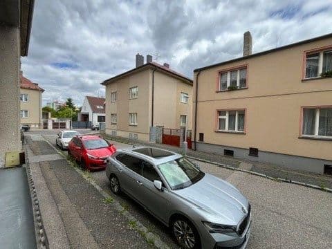 Prenájom bytu 4-izbový 90 m², Barrandova, Kladno, Středočeský kraj Prenájom bytu 4-izbový 90 m², Barrandova, Kladno, Středočeský kraj