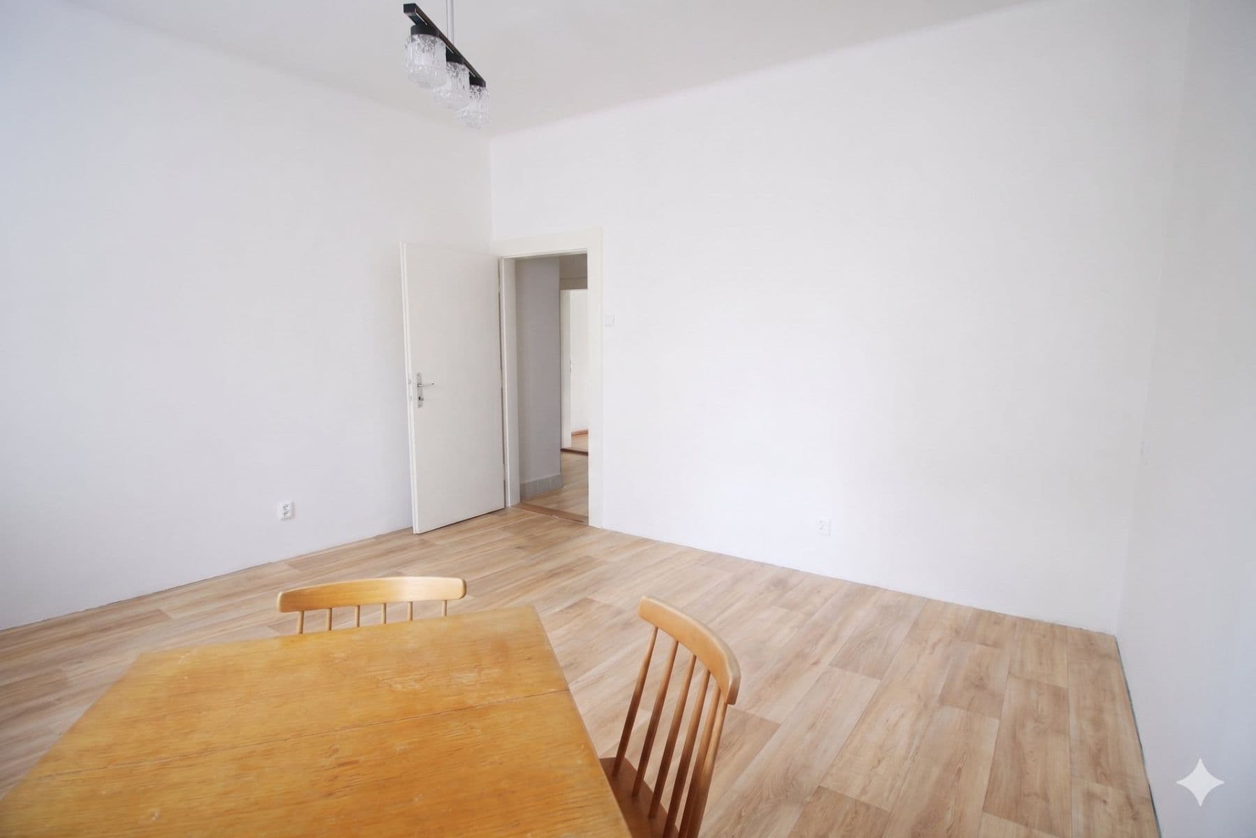 Prenájom bytu 4-izbový 90 m², Barrandova, Kladno, Středočeský kraj Prenájom bytu 4-izbový 90 m², Barrandova, Kladno, Středočeský kraj
