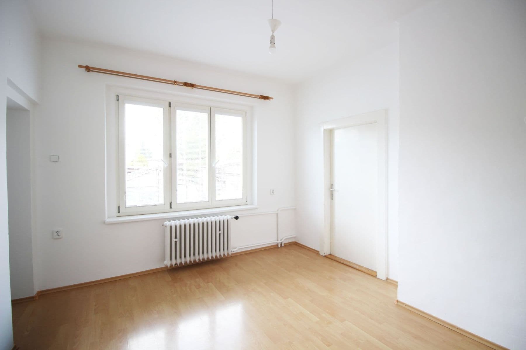 Prenájom bytu 4-izbový 90 m², Barrandova, Kladno, Středočeský kraj Prenájom bytu 4-izbový 90 m², Barrandova, Kladno, Středočeský kraj