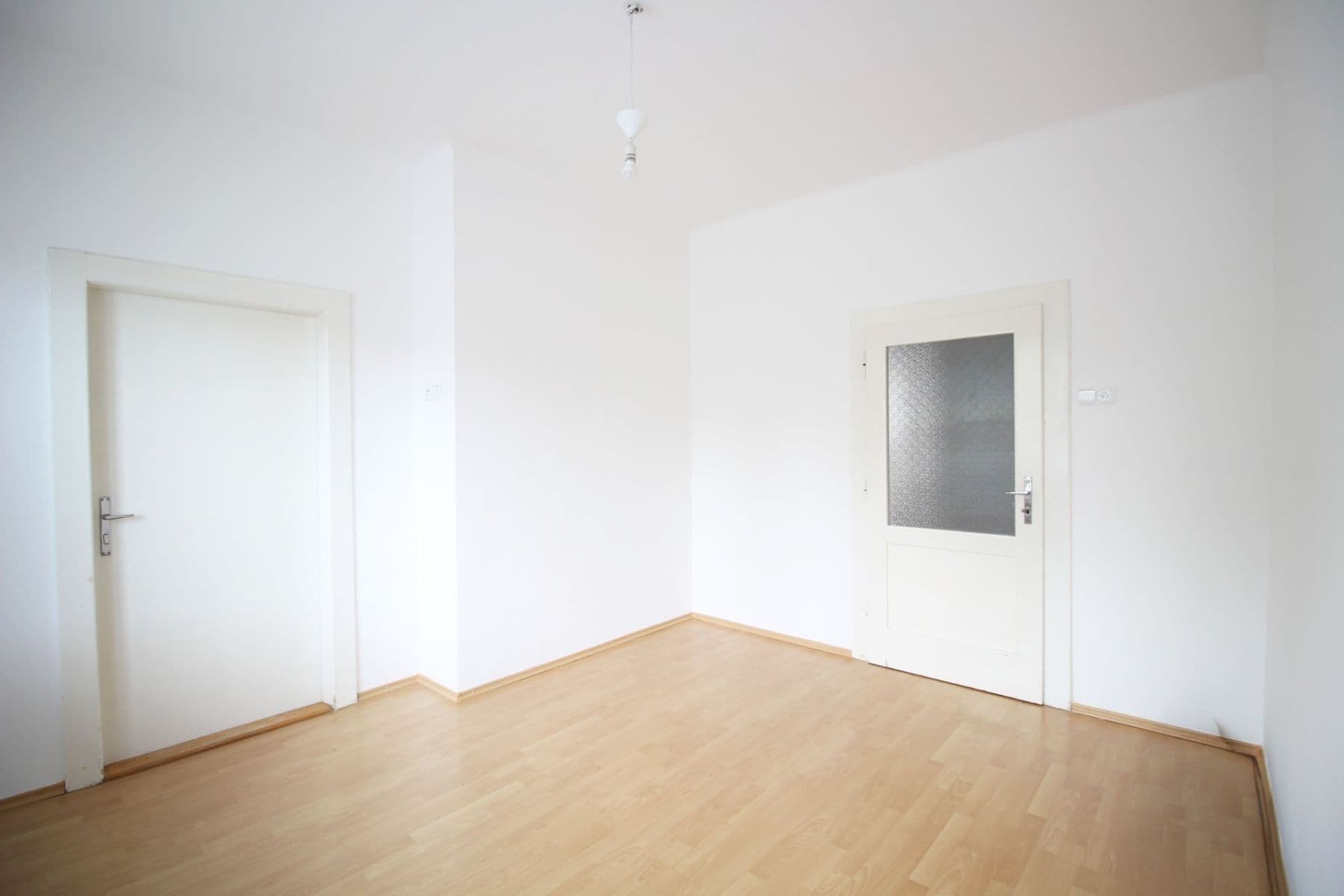 Prenájom bytu 4-izbový 90 m², Barrandova, Kladno, Středočeský kraj Prenájom bytu 4-izbový 90 m², Barrandova, Kladno, Středočeský kraj