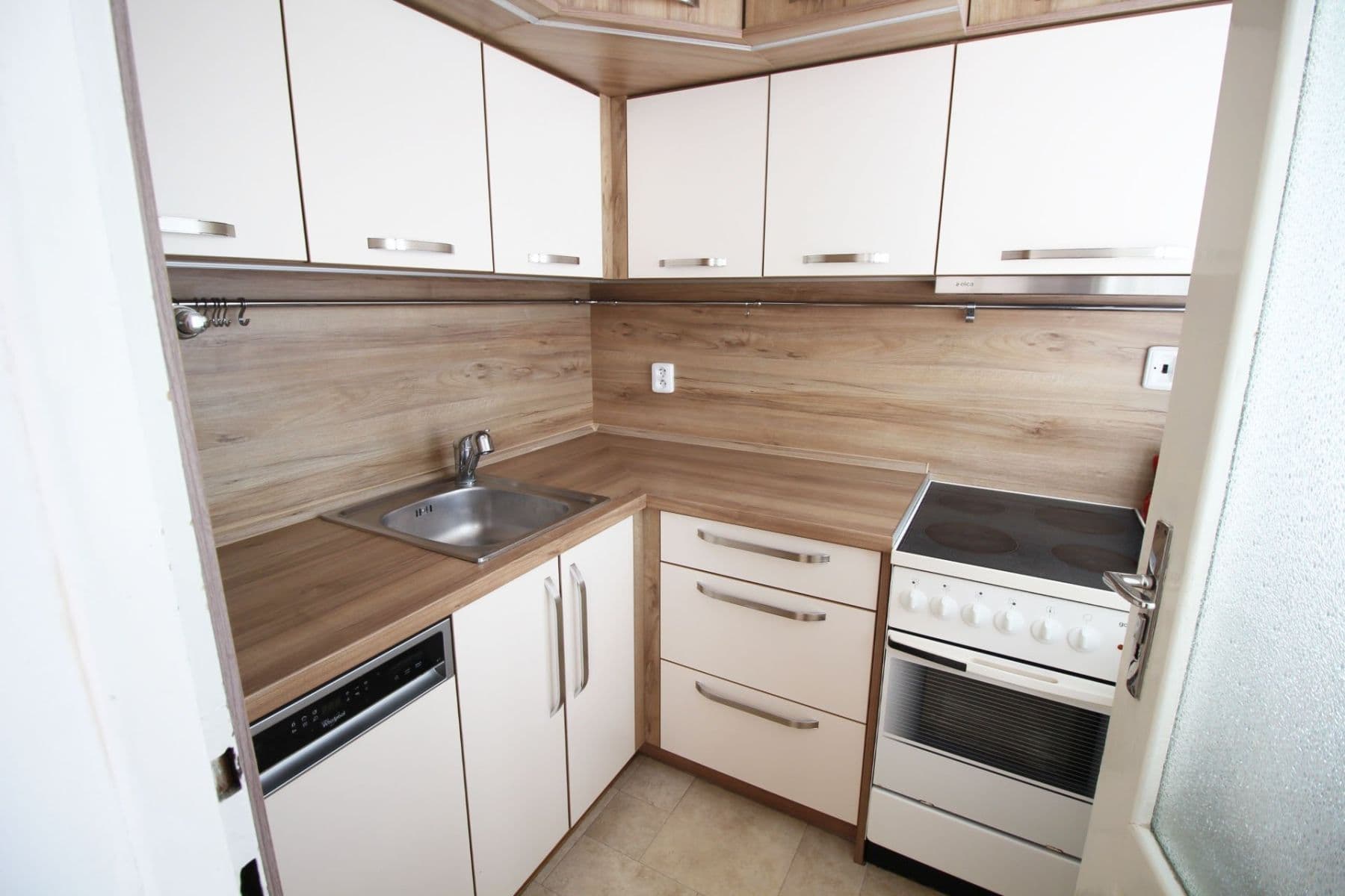 Prenájom bytu 4-izbový 90 m², Barrandova, Kladno, Středočeský kraj Prenájom bytu 4-izbový 90 m², Barrandova, Kladno, Středočeský kraj