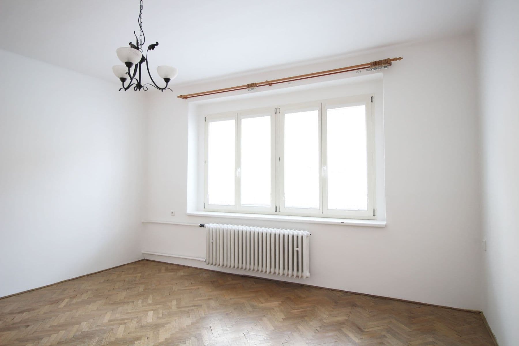 Prenájom bytu 4-izbový 90 m², Barrandova, Kladno, Středočeský kraj Prenájom bytu 4-izbový 90 m², Barrandova, Kladno, Středočeský kraj