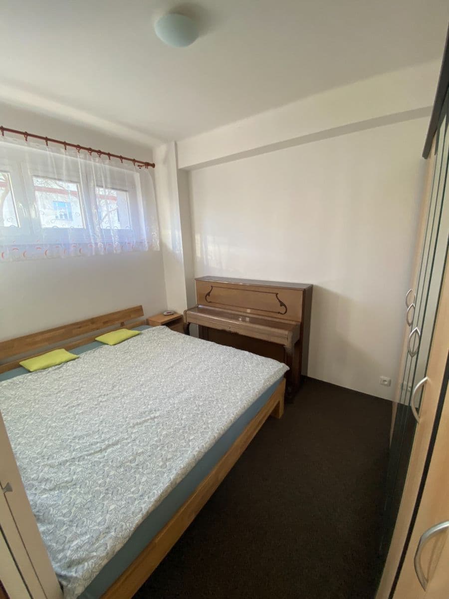 Prenájom bytu 2-izbový 56 m², Osadní, Praha, Praha Prenájom bytu 2-izbový 56 m², Osadní, Praha, Praha