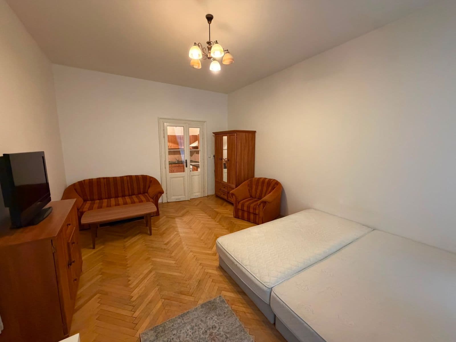 Prenájom bytu 1-izbový 41 m², Záhřebská, Praha, Praha Prenájom bytu 1-izbový 41 m², Záhřebská, Praha, Praha
