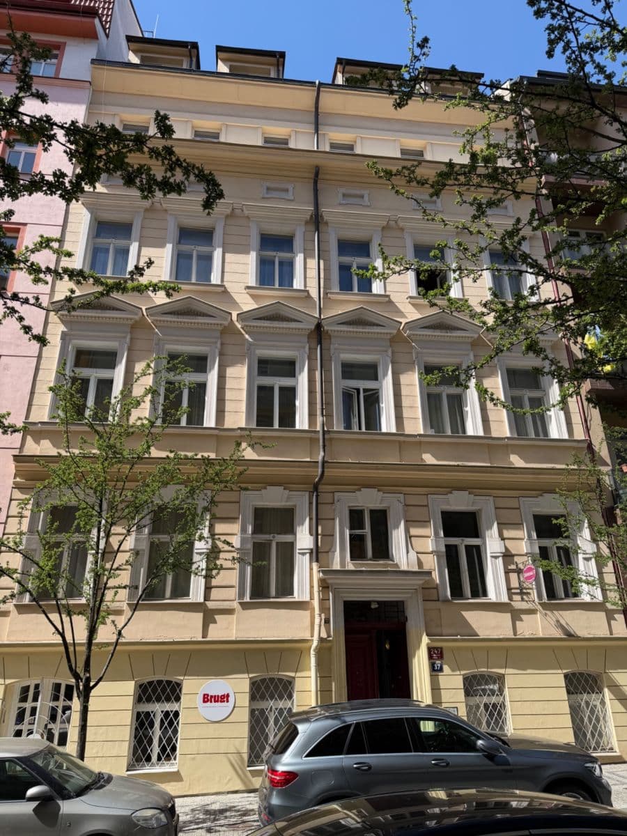 Prenájom bytu 1-izbový 41 m², Záhřebská, Praha, Praha Prenájom bytu 1-izbový 41 m², Záhřebská, Praha, Praha