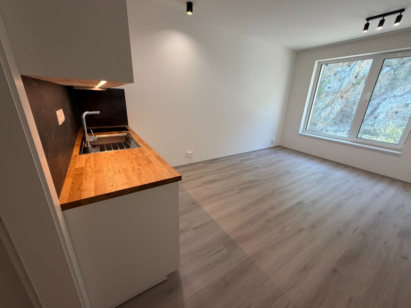 Prenájom bytu 1-izbový 31 m², Bystrcká, Brno, Jihomoravský kraj Prenájom bytu 1-izbový 31 m², Bystrcká, Brno, Jihomoravský kraj