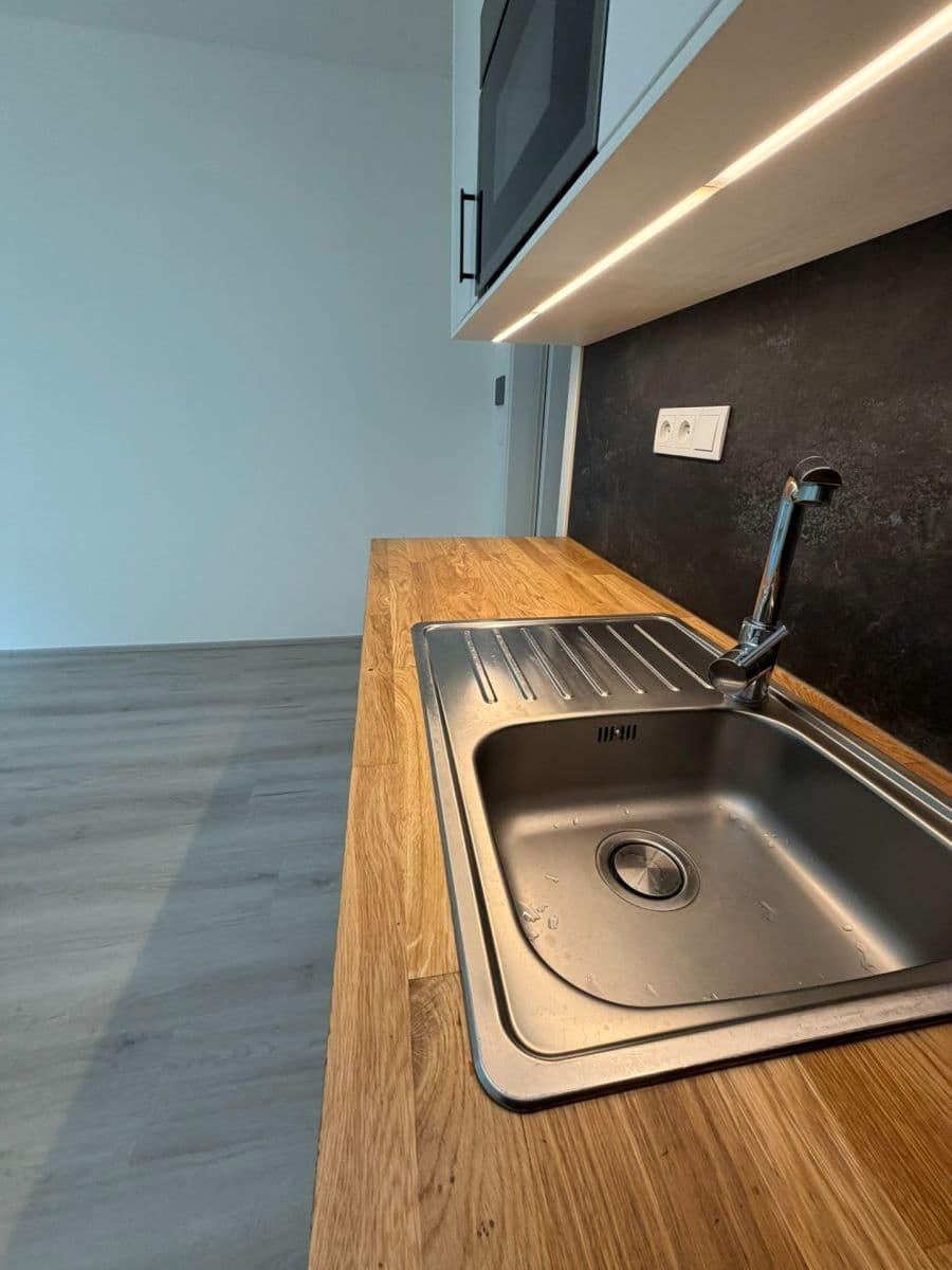 Prenájom bytu 1-izbový 31 m², Bystrcká, Brno, Jihomoravský kraj Prenájom bytu 1-izbový 31 m², Bystrcká, Brno, Jihomoravský kraj