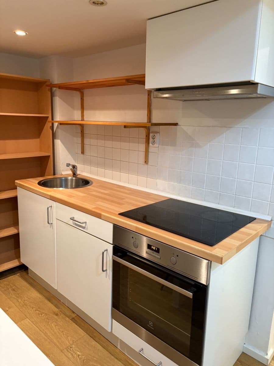 Prenájom bytu 1-izbový 28 m², Na Celné, Praha, Praha Prenájom bytu 1-izbový 28 m², Na Celné, Praha, Praha