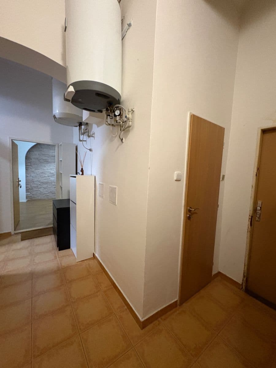 Prenájom bytu 1-izbový 28 m², Na Celné, Praha, Praha Prenájom bytu 1-izbový 28 m², Na Celné, Praha, Praha