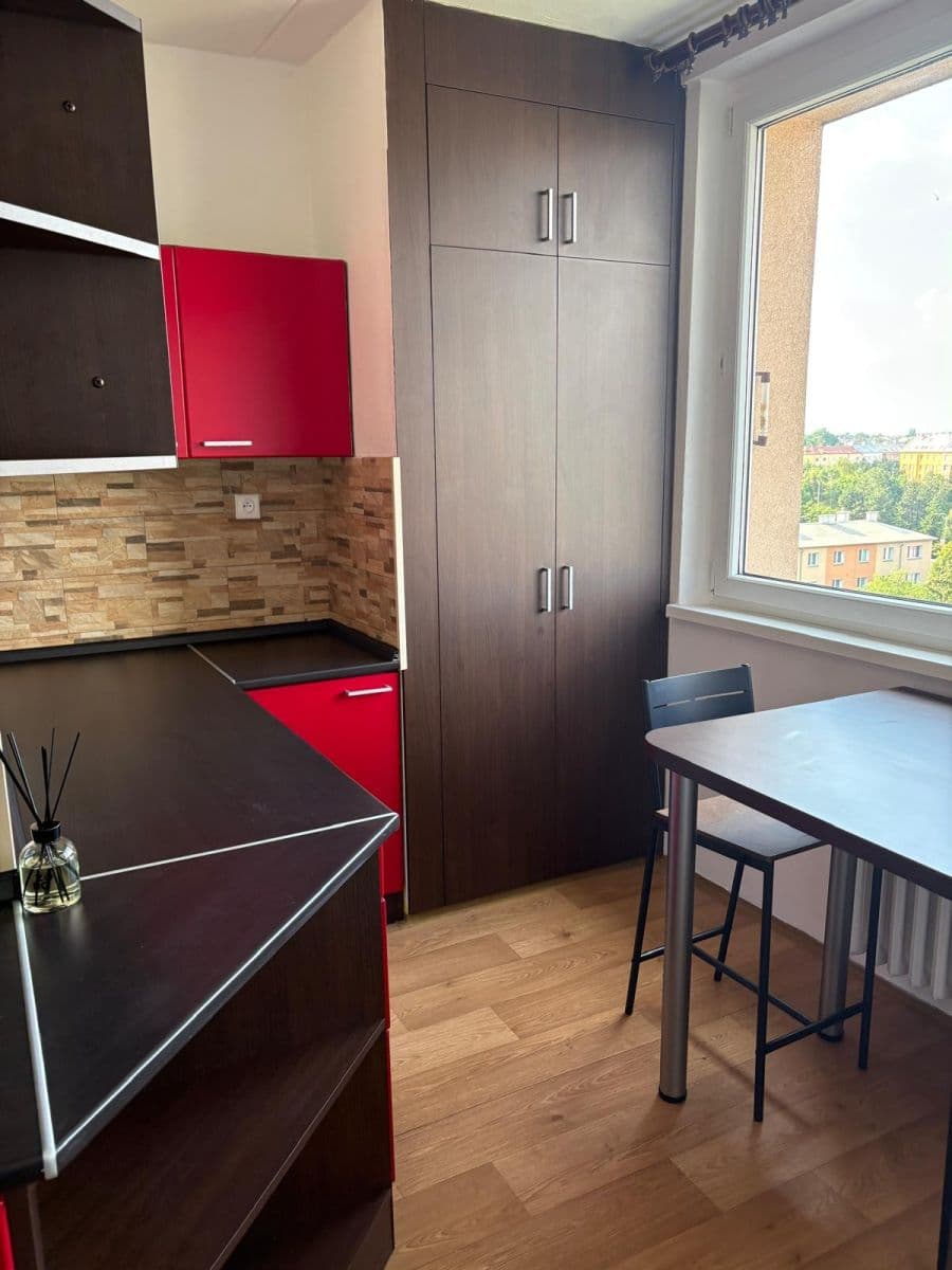 Prenájom bytu 2-izbový 57 m², kpt. Jaroše, Olomouc, Olomoucký kraj Prenájom bytu 2-izbový 57 m², kpt. Jaroše, Olomouc, Olomoucký kraj