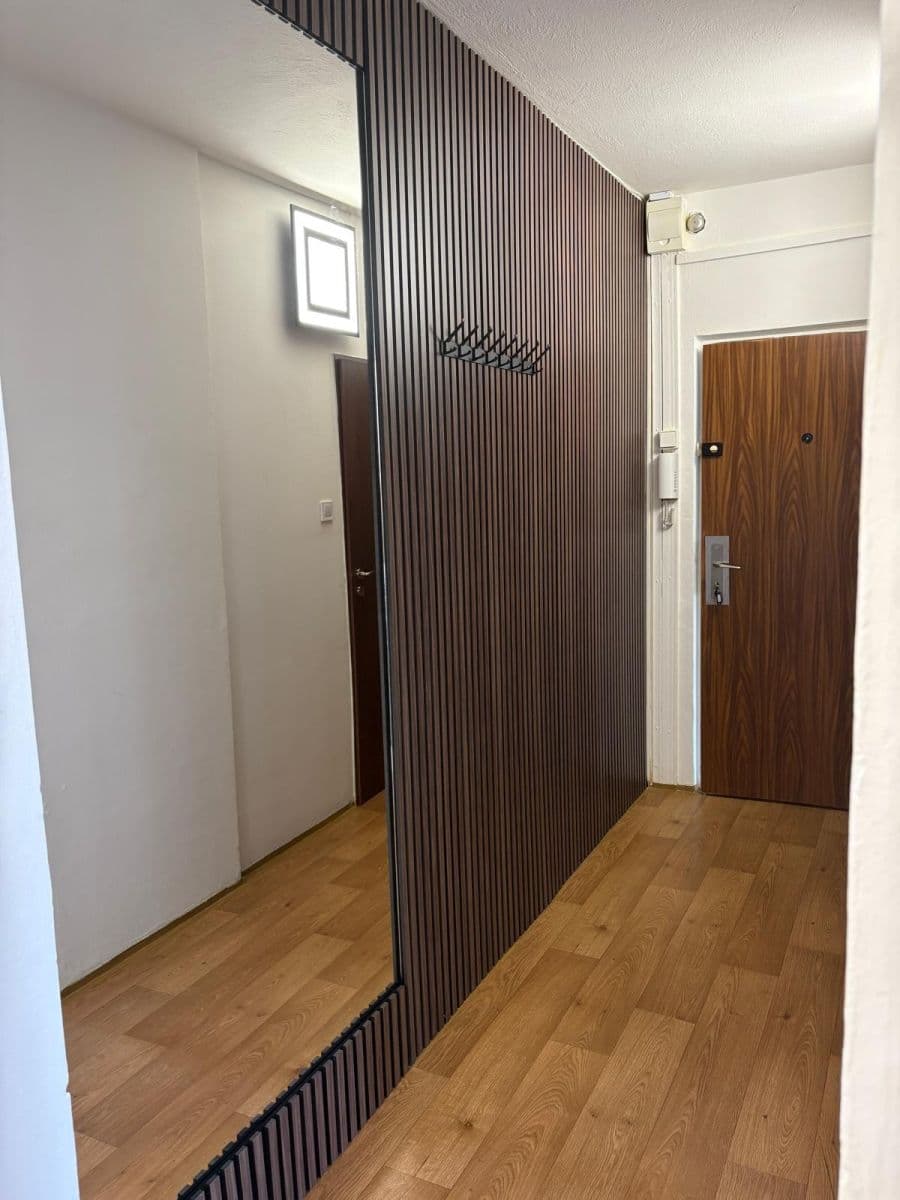 Prenájom bytu 2-izbový 57 m², kpt. Jaroše, Olomouc, Olomoucký kraj Prenájom bytu 2-izbový 57 m², kpt. Jaroše, Olomouc, Olomoucký kraj
