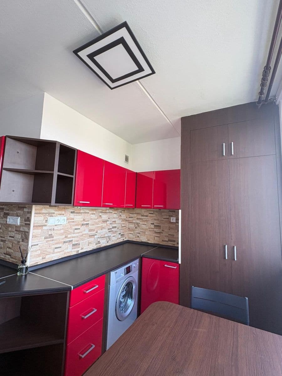 Prenájom bytu 2-izbový 57 m², kpt. Jaroše, Olomouc, Olomoucký kraj Prenájom bytu 2-izbový 57 m², kpt. Jaroše, Olomouc, Olomoucký kraj