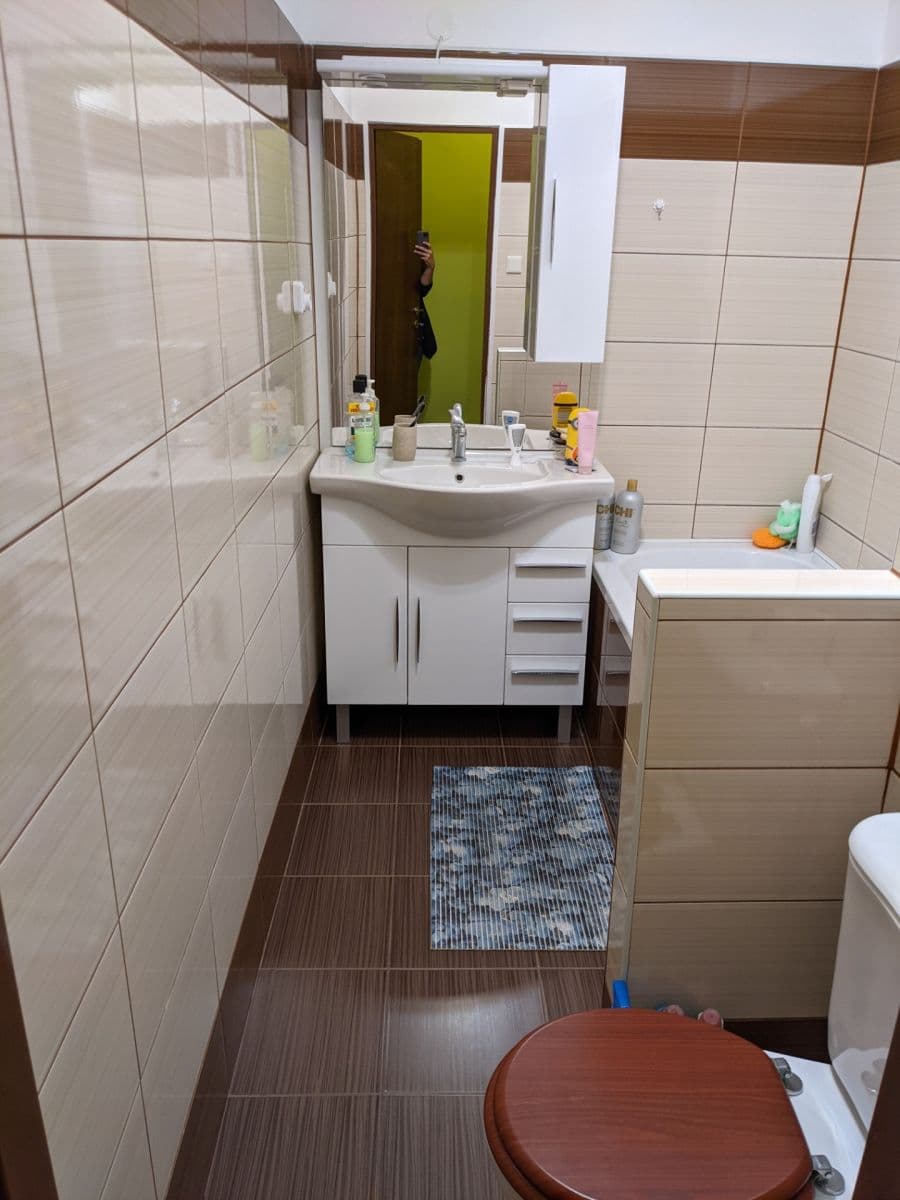 Prenájom bytu 2-izbový 57 m², kpt. Jaroše, Olomouc, Olomoucký kraj Prenájom bytu 2-izbový 57 m², kpt. Jaroše, Olomouc, Olomoucký kraj