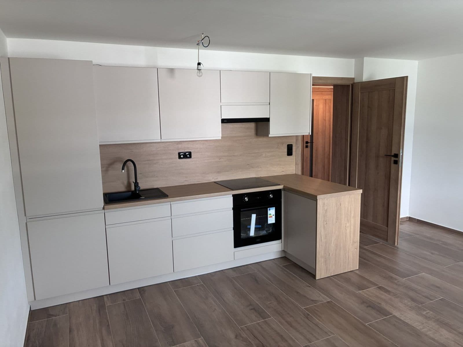 Prenájom bytu 3-izbový 79 m², Jabloňová, Orlová, Moravskoslezský kraj Prenájom bytu 3-izbový 79 m², Jabloňová, Orlová, Moravskoslezský kraj