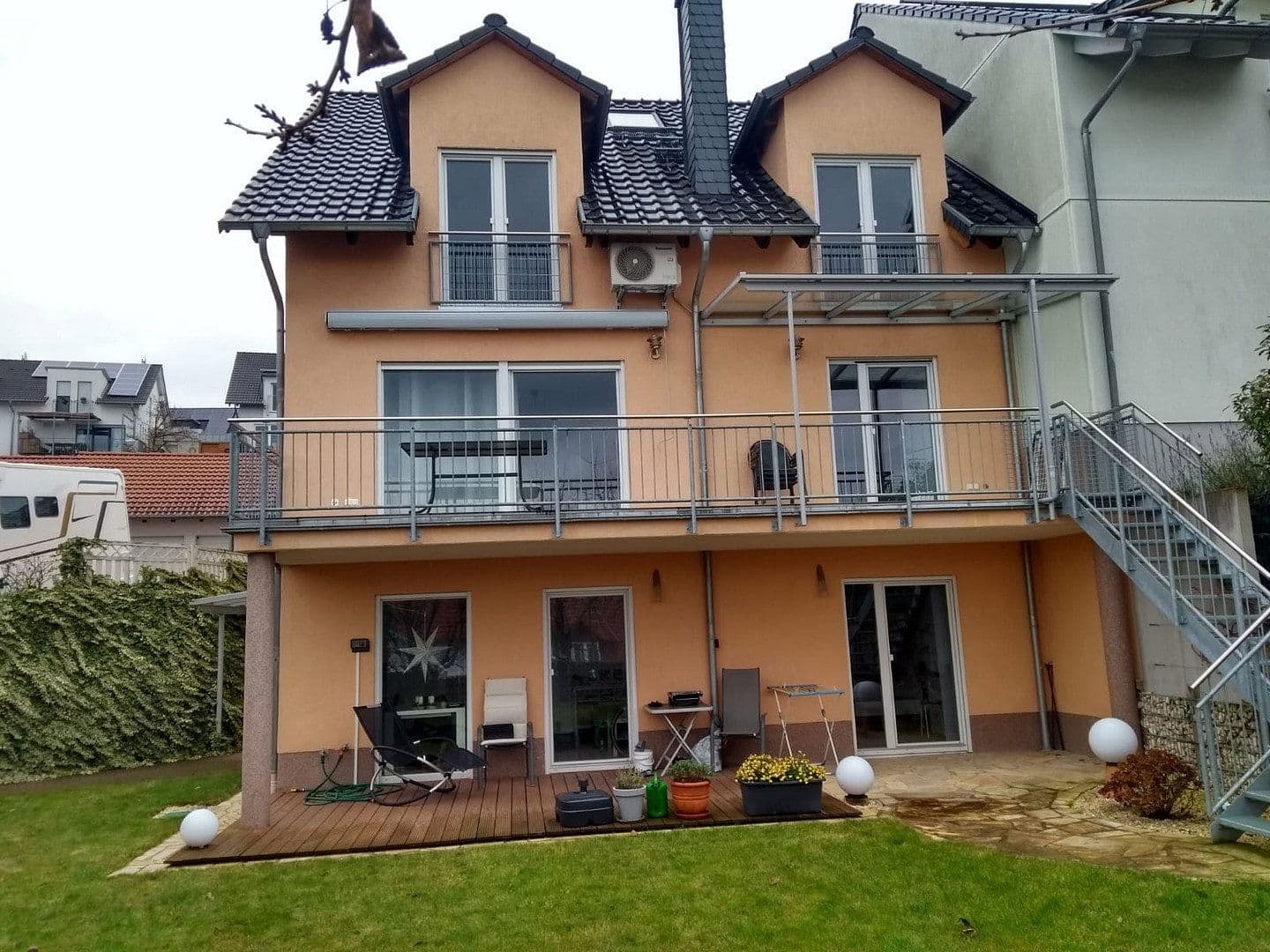 Predaj domu 211 m², pozemek 431 m², Nieder-Olm, Porýnie-Falcko Predaj domu 211 m², pozemek 431 m², Nieder-Olm, Porýnie-Falcko
