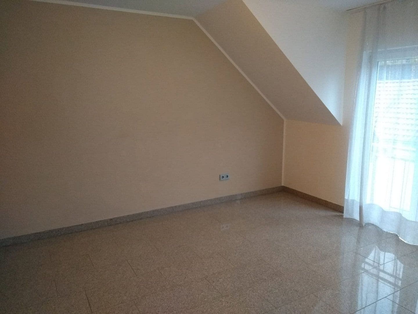 Predaj domu 211 m², pozemek 431 m², Nieder-Olm, Porýnie-Falcko Predaj domu 211 m², pozemek 431 m², Nieder-Olm, Porýnie-Falcko